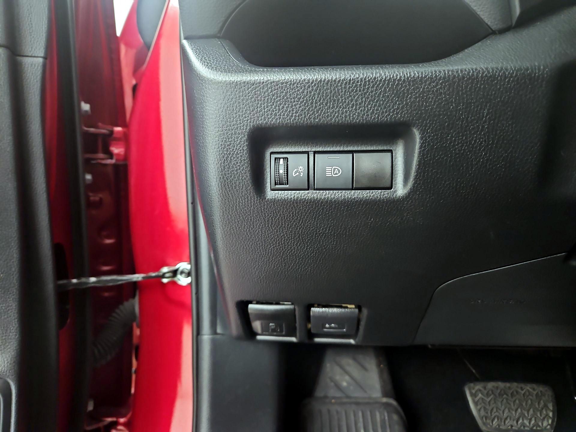 Thumbnail: 2019 Toyota RAV4 - 13