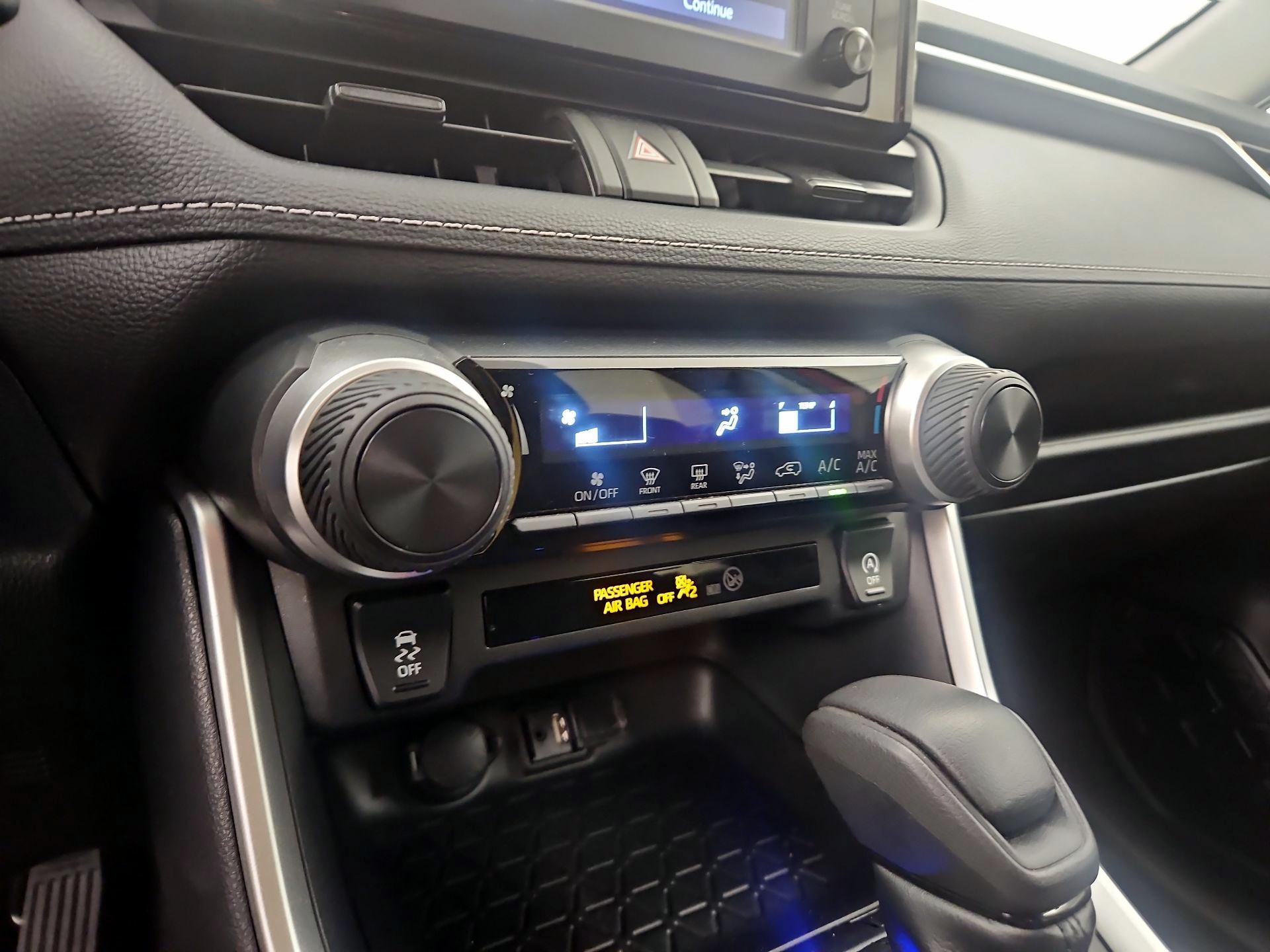 Thumbnail: 2019 Toyota RAV4 - 17