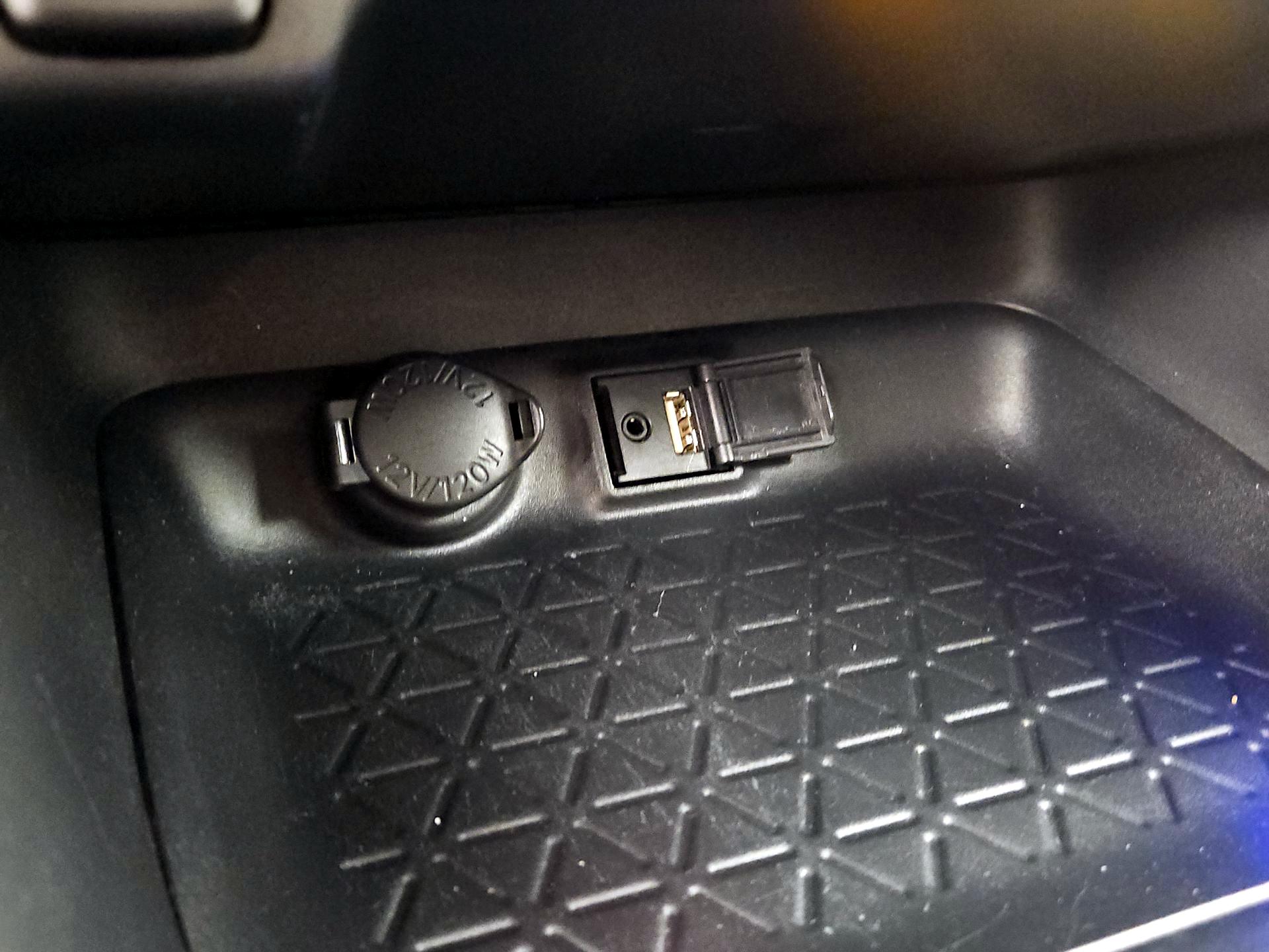 Thumbnail: 2019 Toyota RAV4 - 19