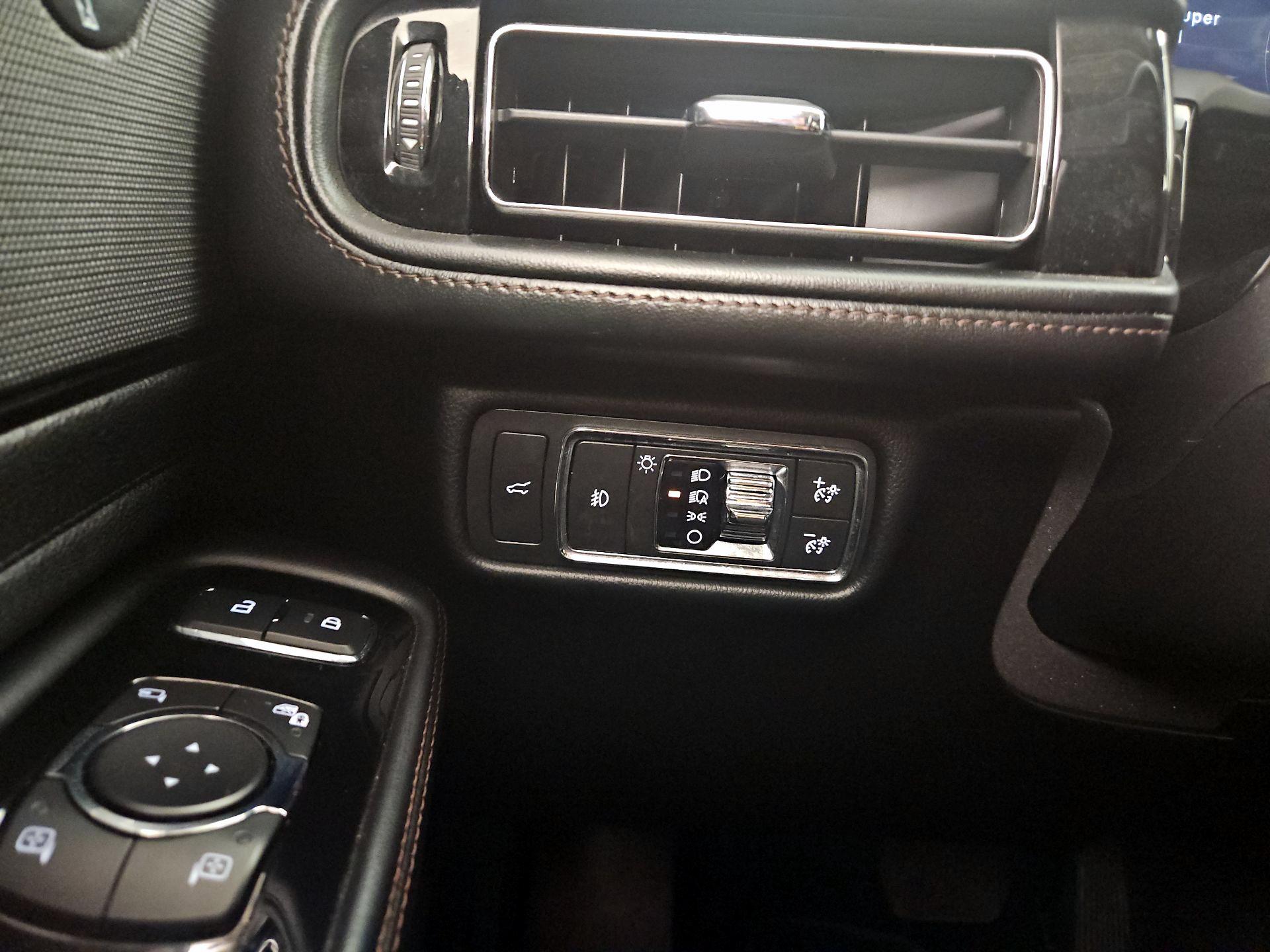 Thumbnail: 2020 Lincoln Aviator - 13