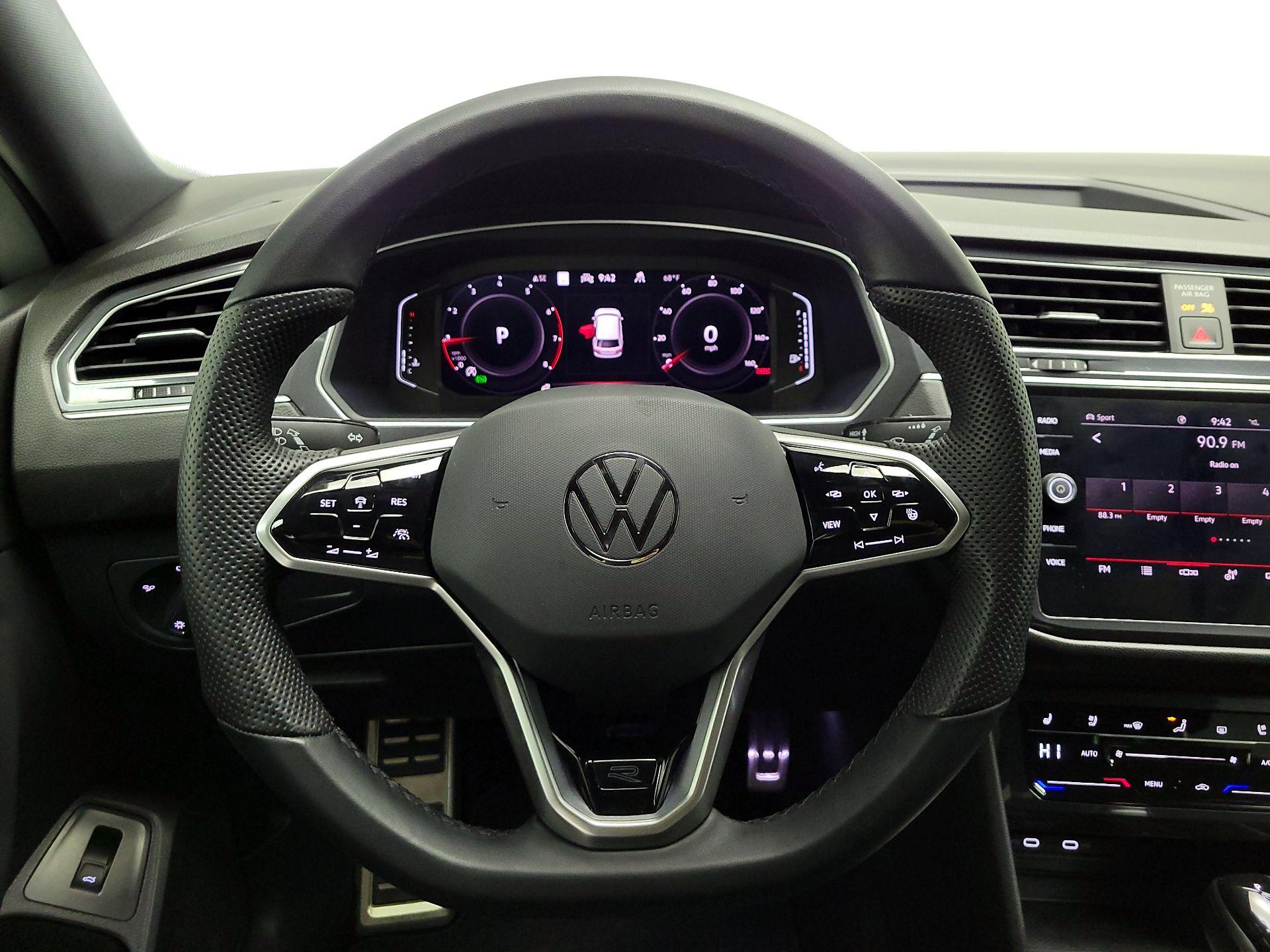 Thumbnail: 2023 Volkswagen Tiguan - 10