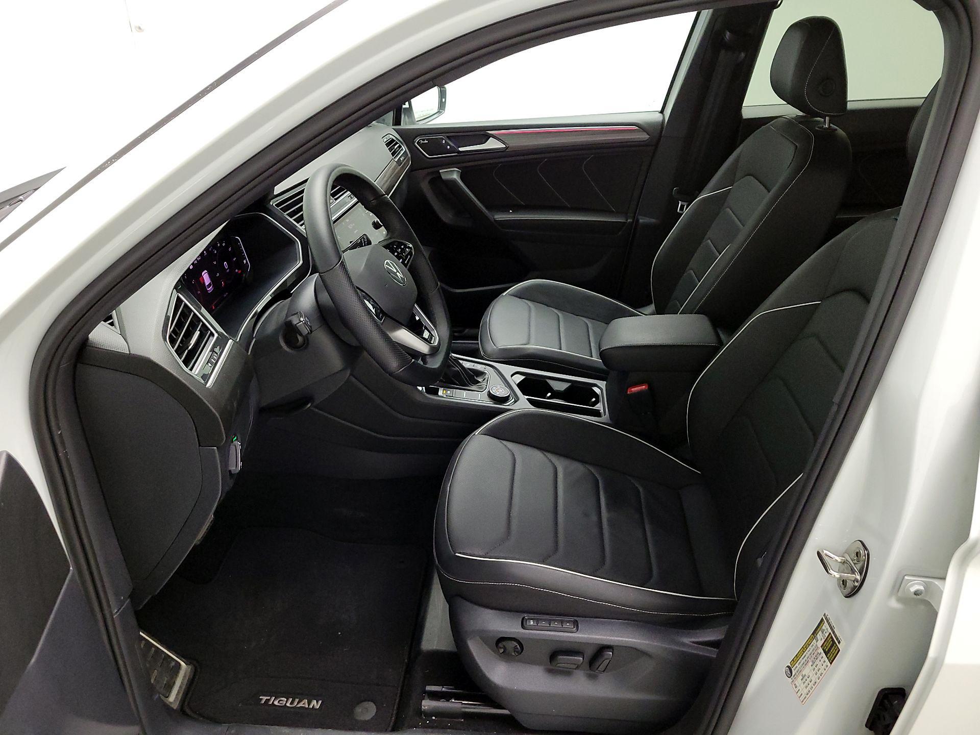 Thumbnail: 2023 Volkswagen Tiguan - 11