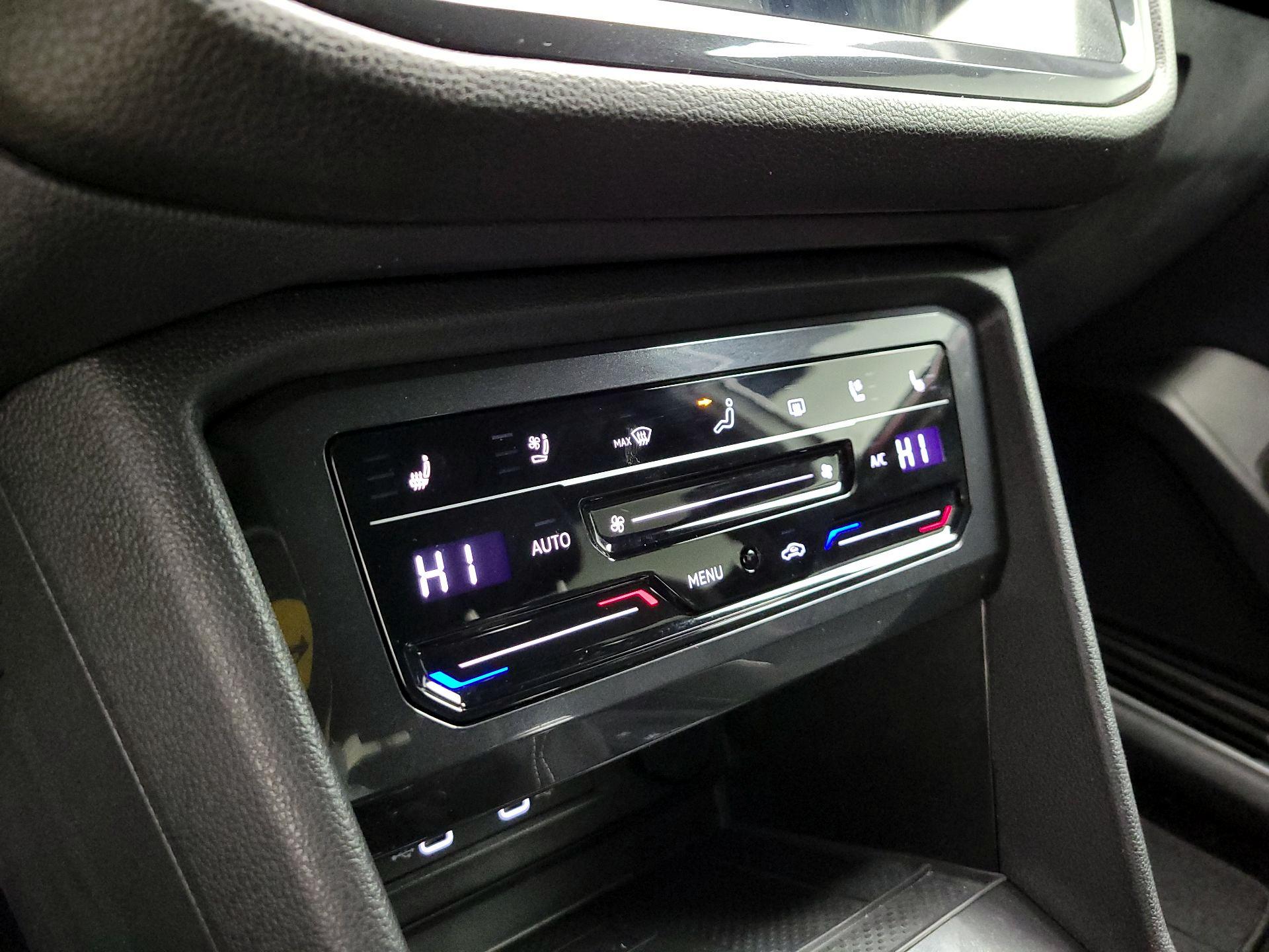 Thumbnail: 2023 Volkswagen Tiguan - 16