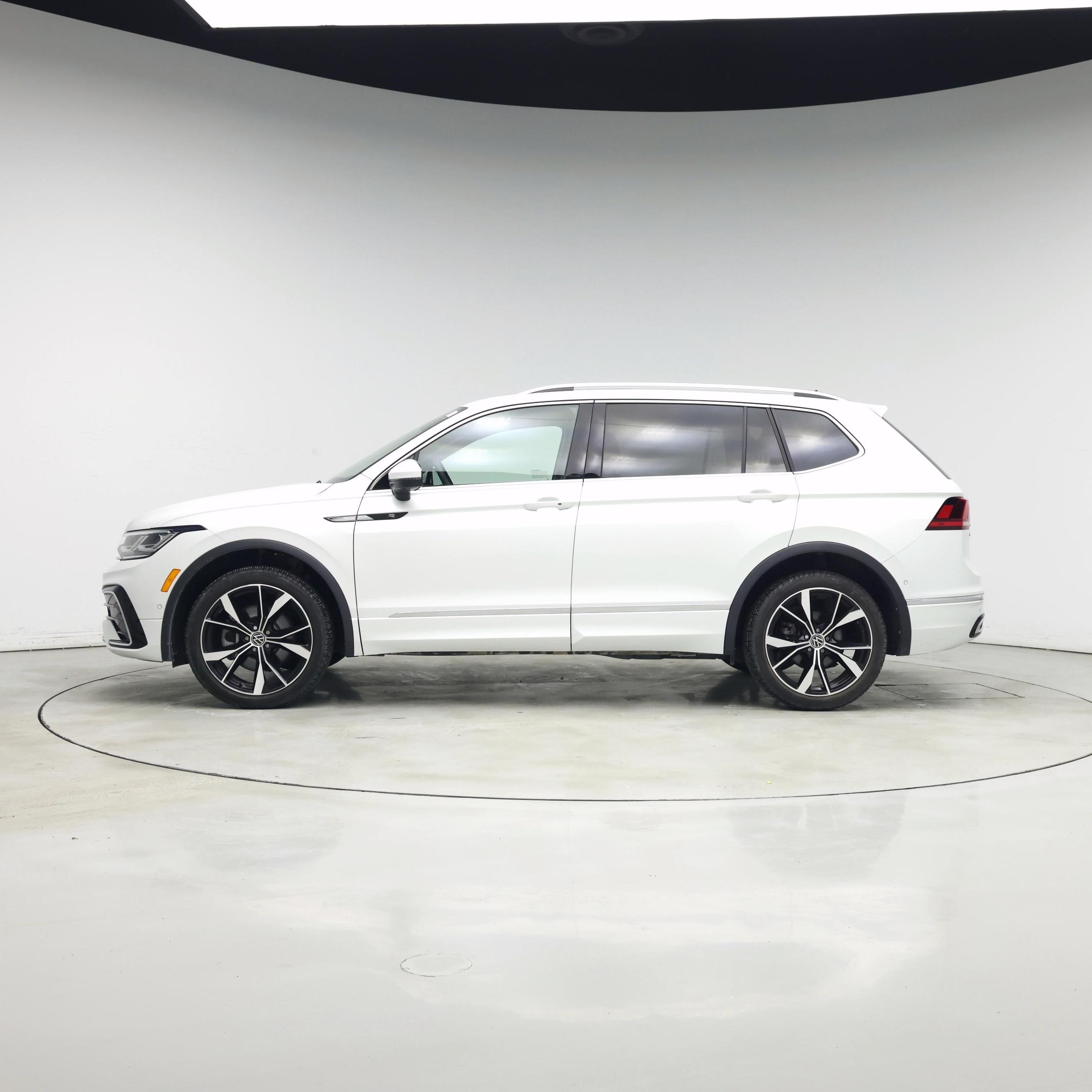 Thumbnail: 2023 Volkswagen Tiguan - 3