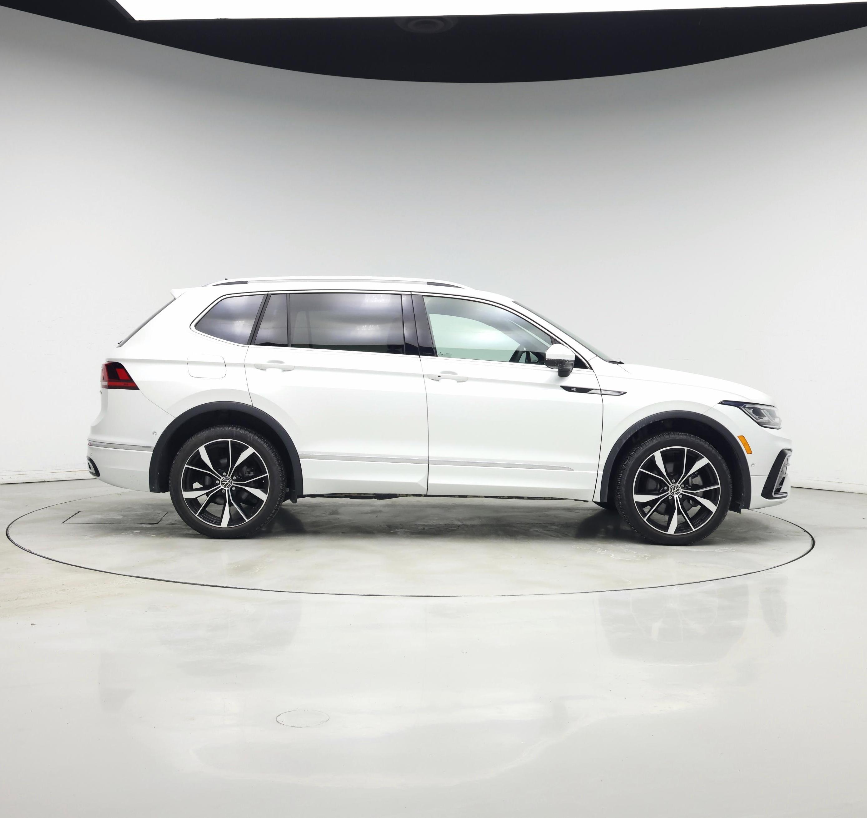 Thumbnail: 2023 Volkswagen Tiguan - 7