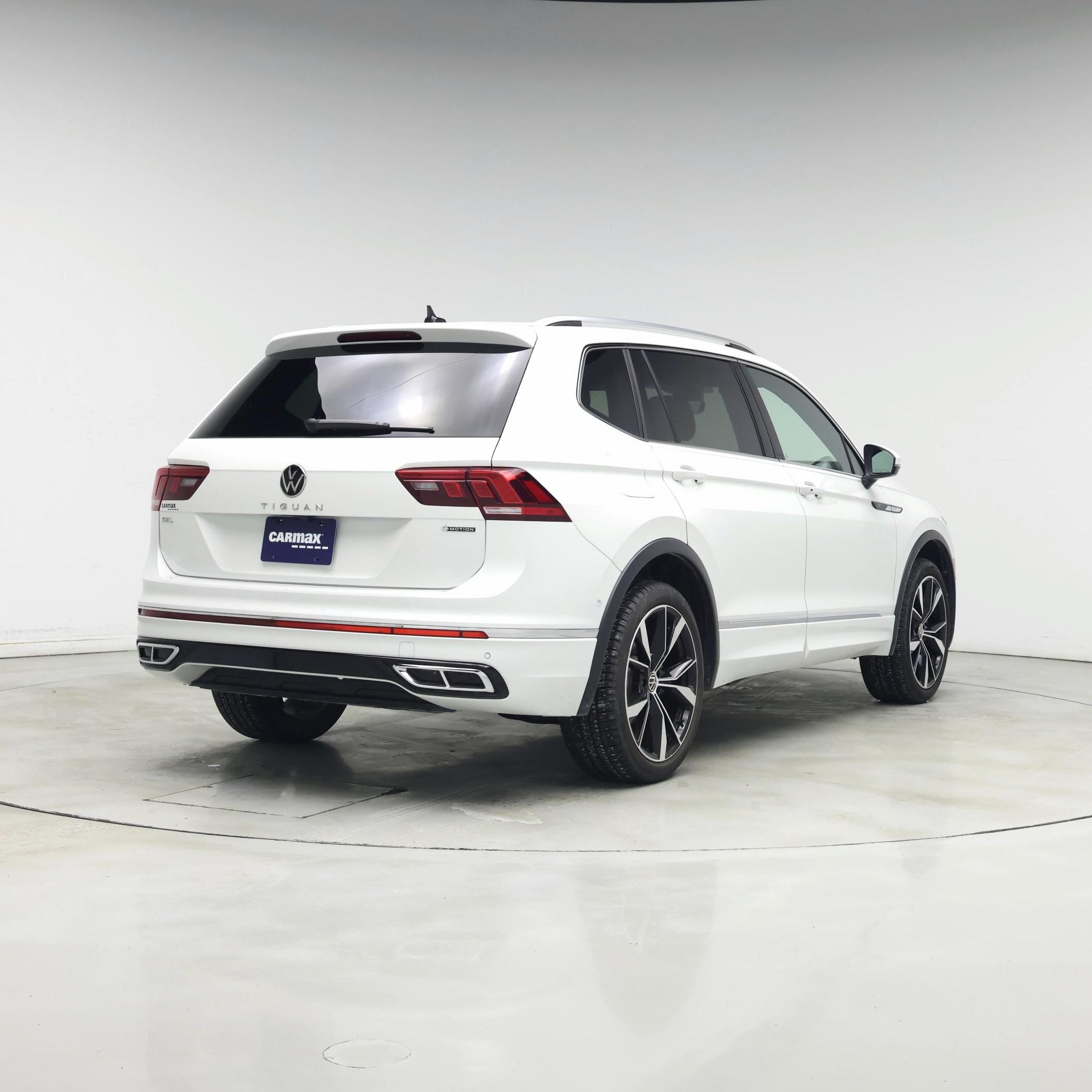 Thumbnail: 2023 Volkswagen Tiguan - 8