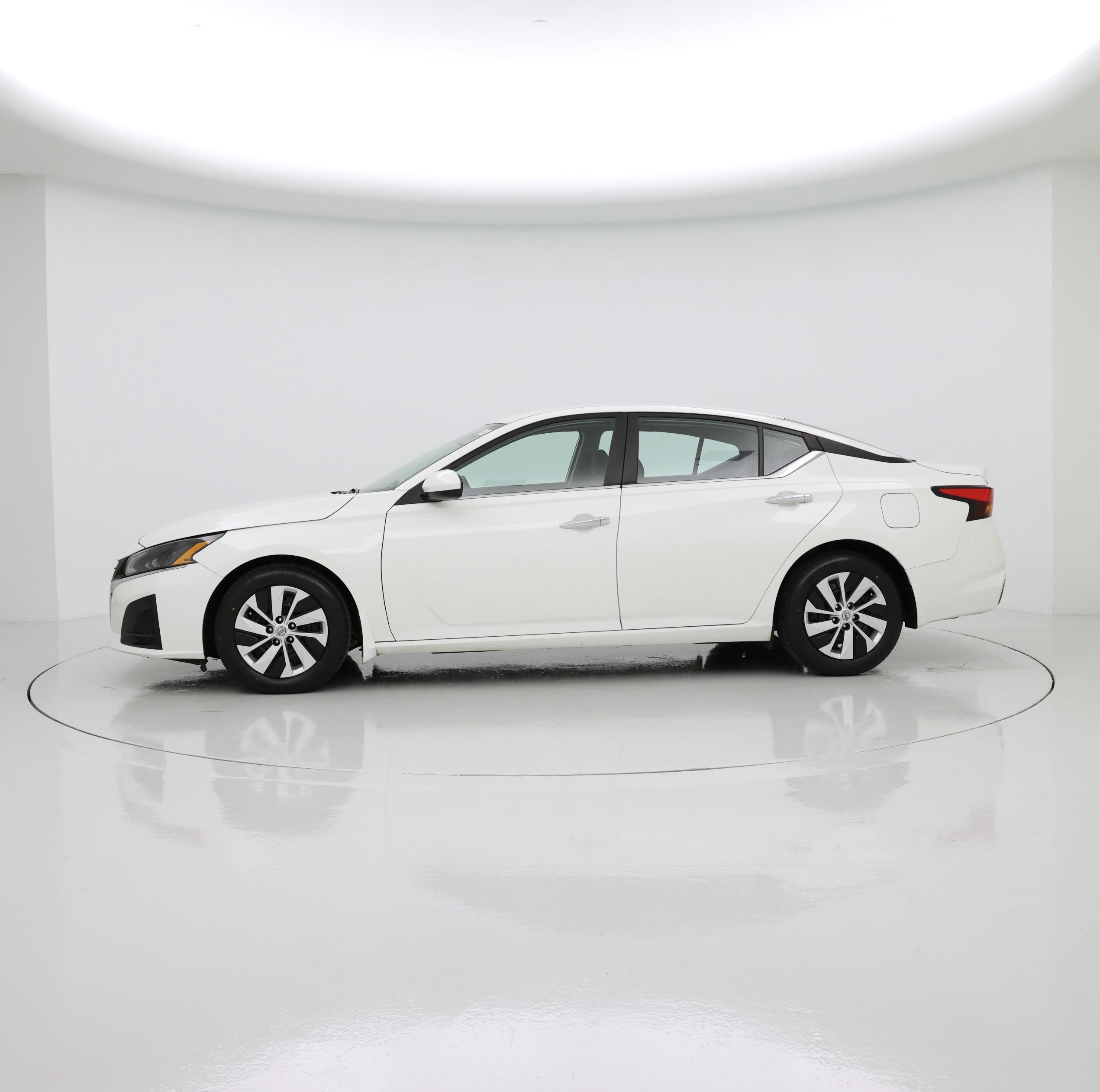 Thumbnail: 2023 Nissan Altima - 3