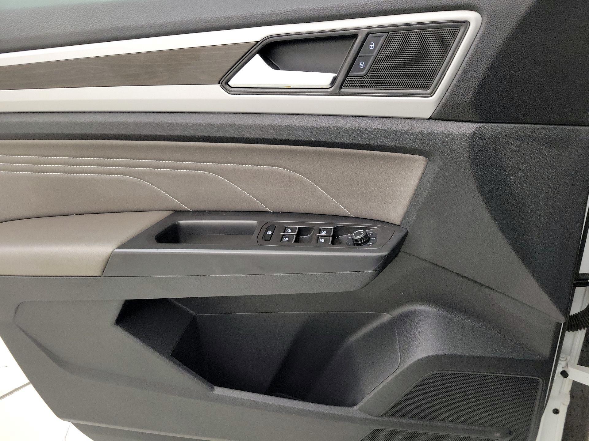 Thumbnail: 2023 Volkswagen Atlas - 12