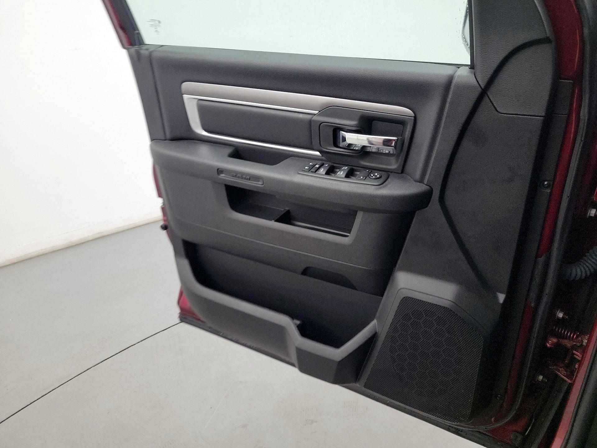 Thumbnail: 2022 RAM 1500 Classic - 10