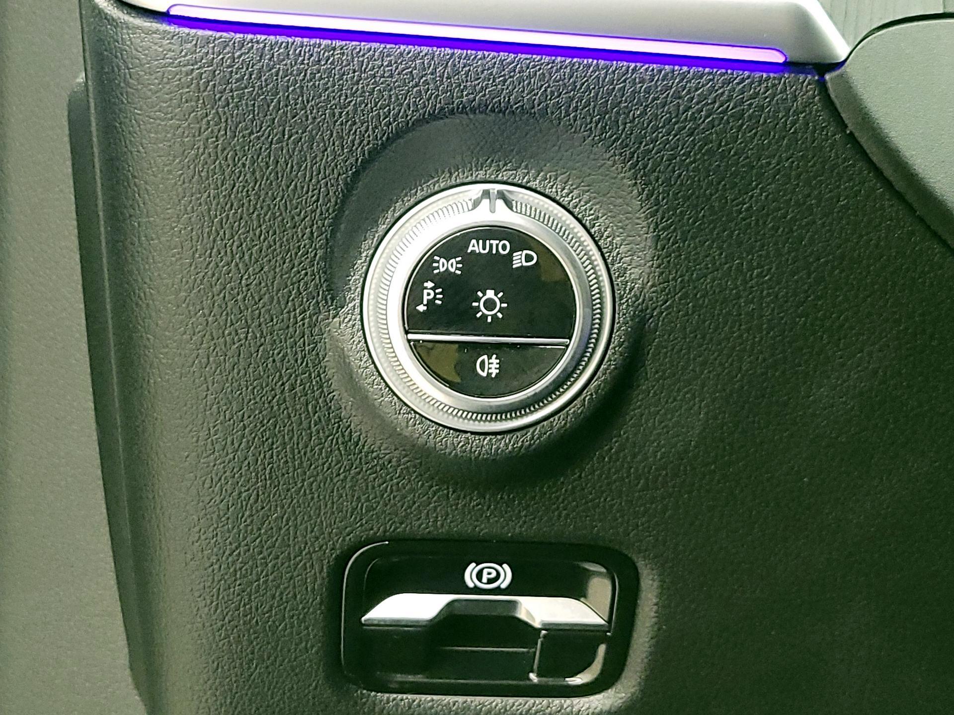 Thumbnail: 2022 Mercedes-Benz C-Class - 13