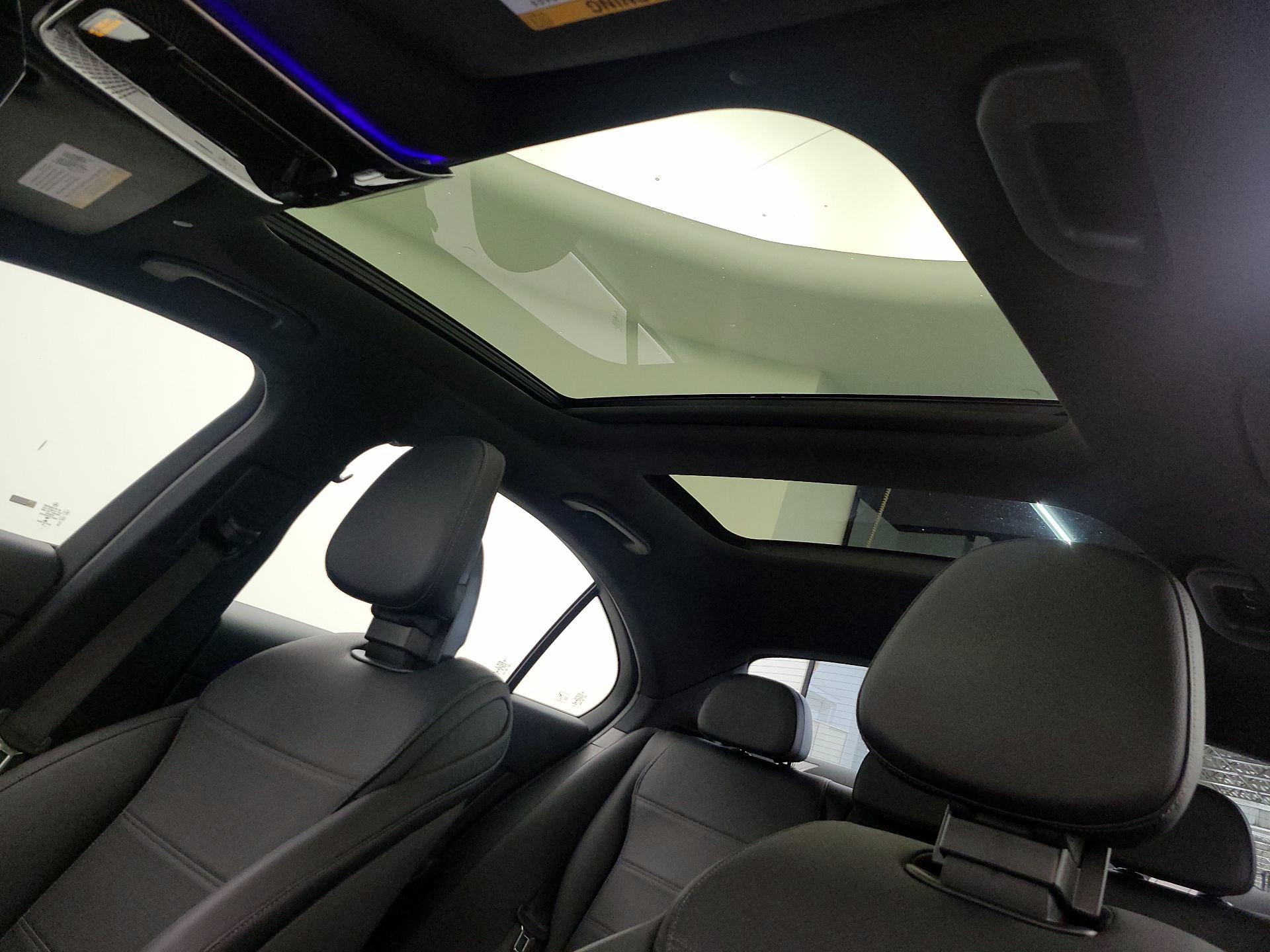 Thumbnail: 2022 Mercedes-Benz C-Class - 20