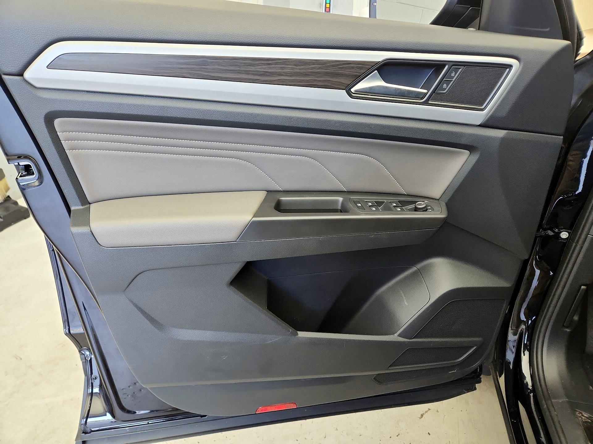 Thumbnail: 2022 Volkswagen Atlas - 12