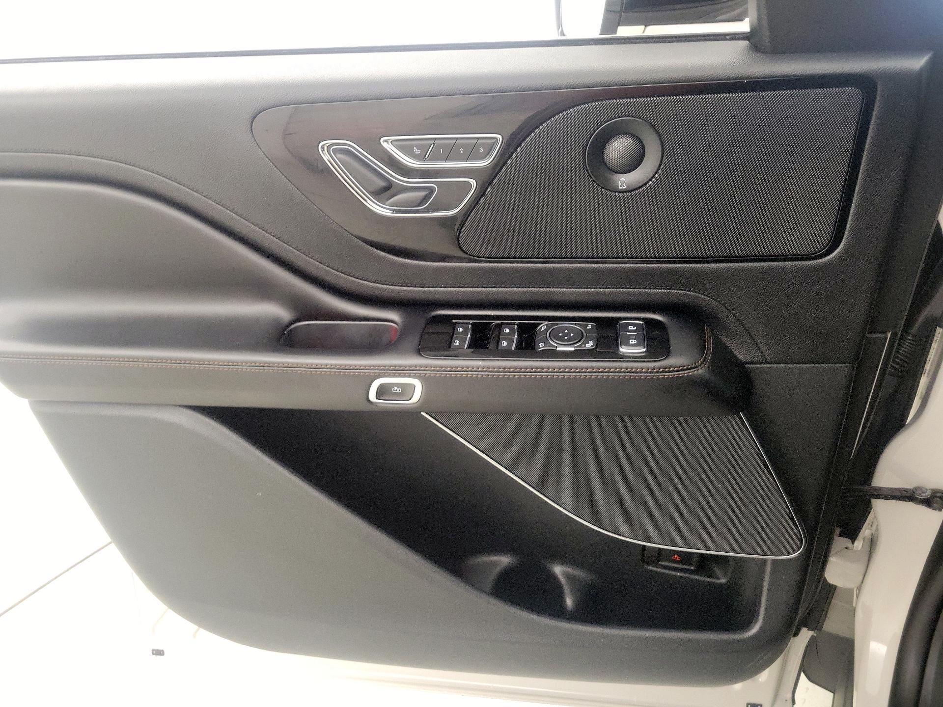 Thumbnail: 2021 Lincoln Aviator - 12