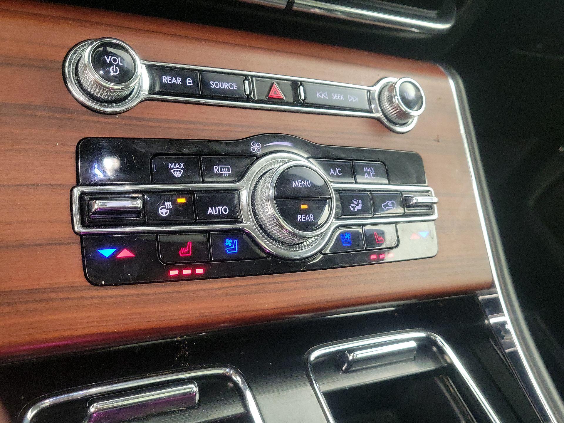 Thumbnail: 2021 Lincoln Aviator - 17