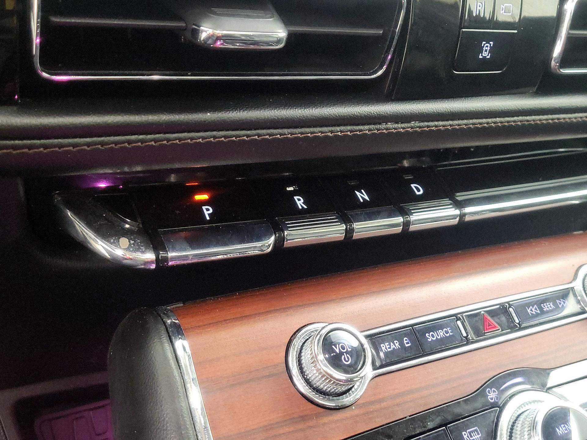 Thumbnail: 2021 Lincoln Aviator - 18