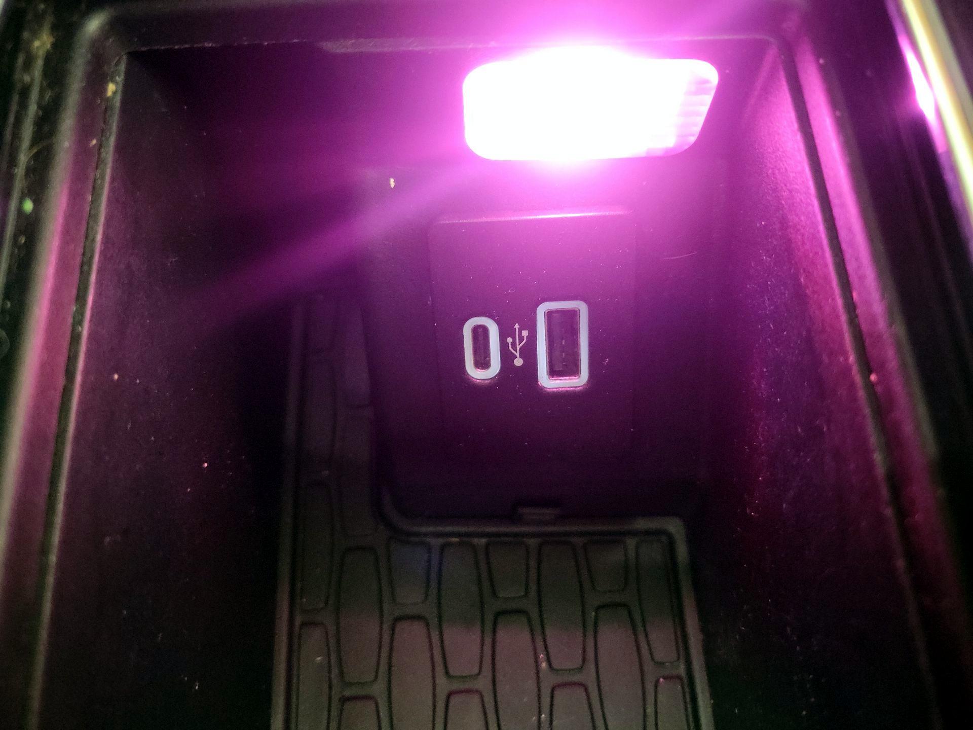 Thumbnail: 2021 Lincoln Aviator - 19