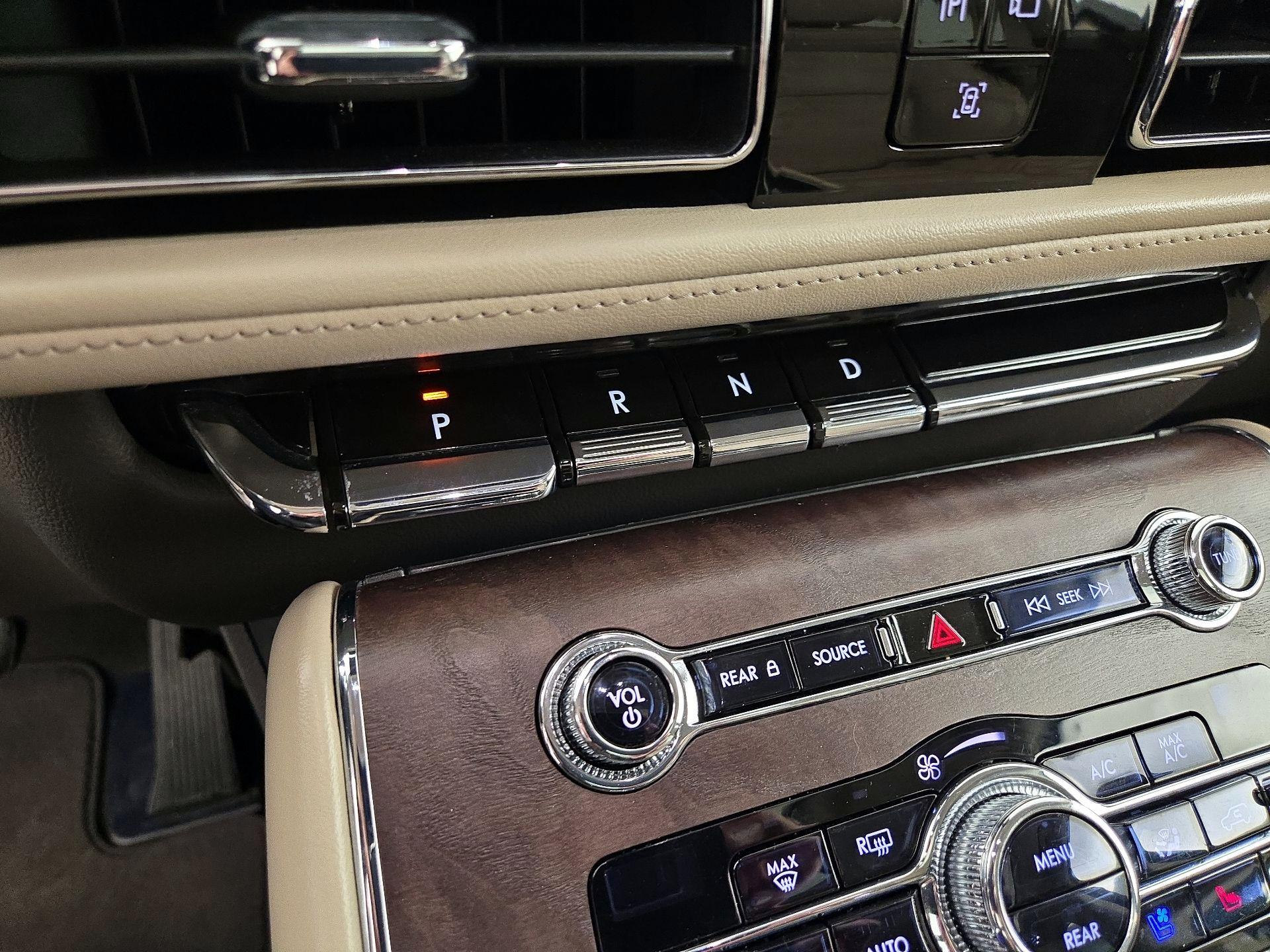 Thumbnail: 2020 Lincoln Aviator - 18