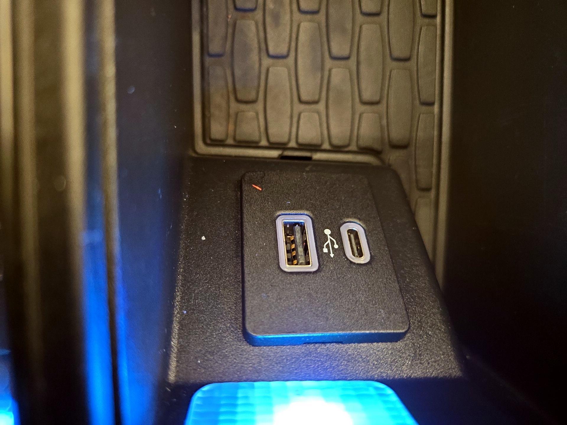 Thumbnail: 2020 Lincoln Aviator - 19