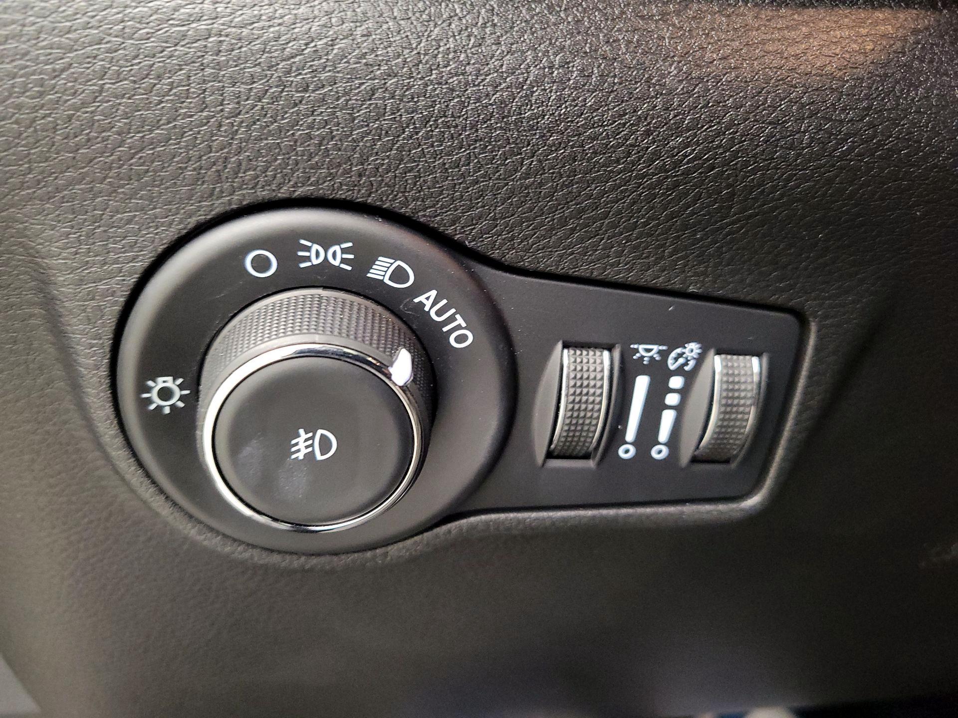 Thumbnail: 2022 Jeep Compass - 13