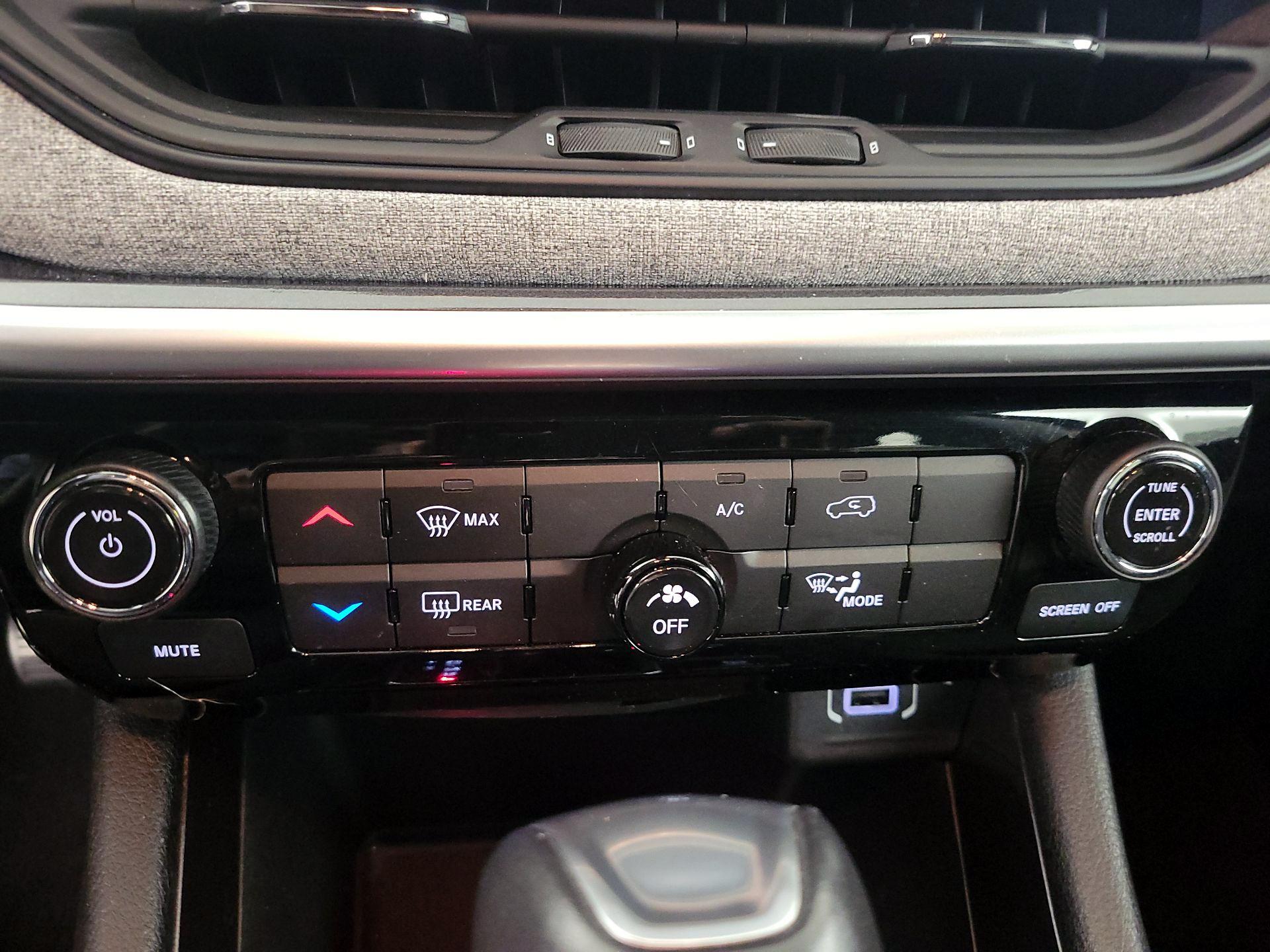 Thumbnail: 2022 Jeep Compass - 16