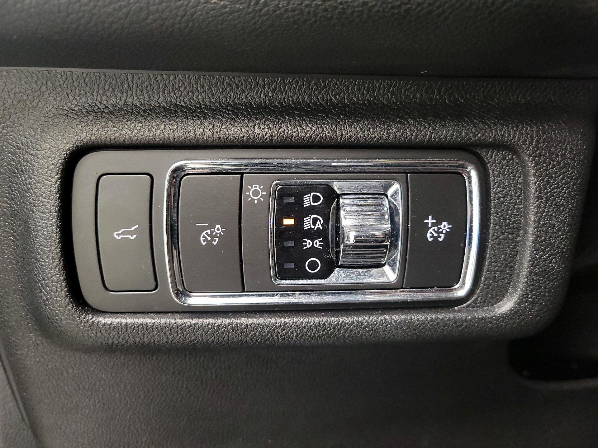 Thumbnail: 2021 Lincoln Corsair - 13