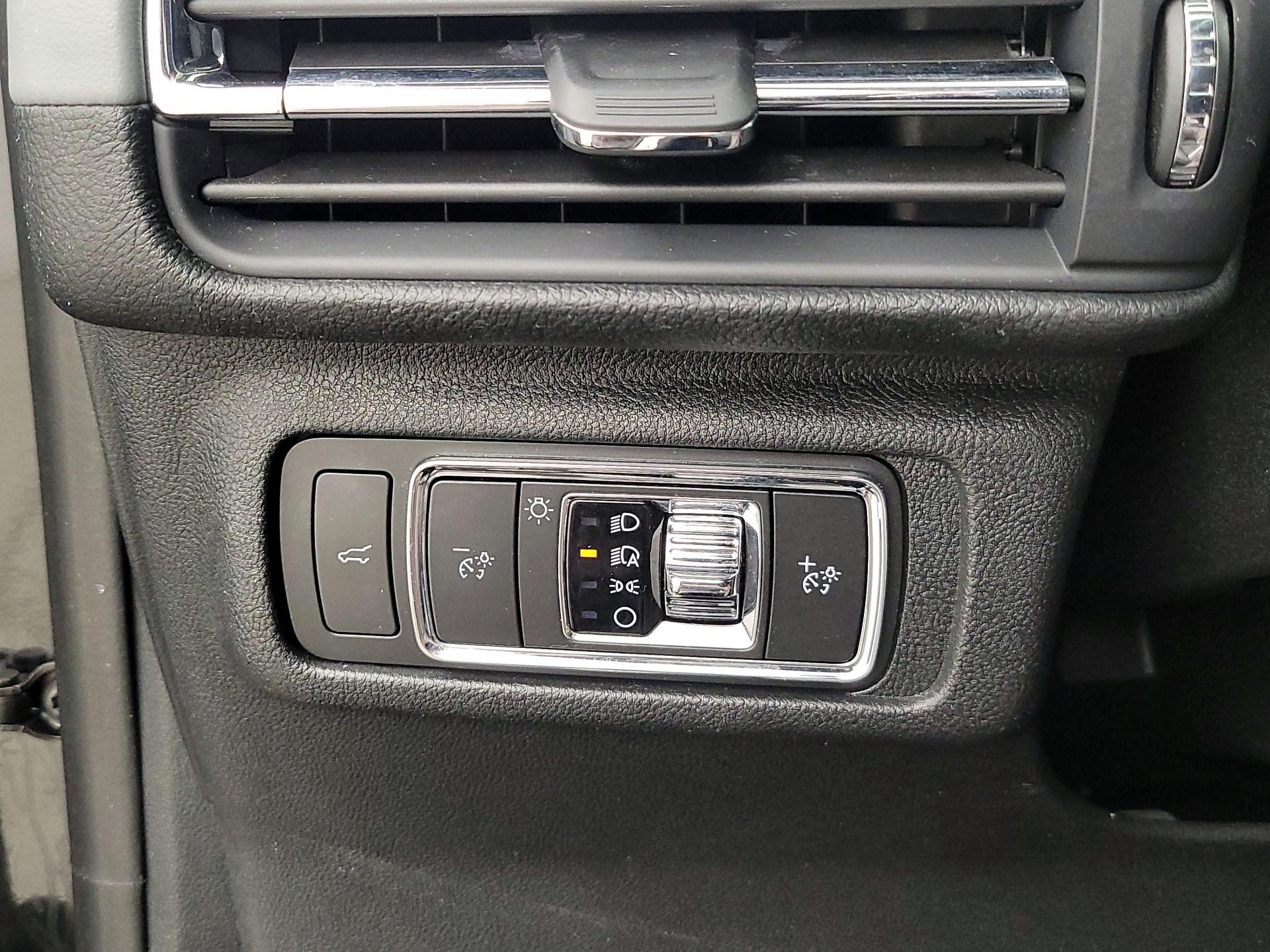 Thumbnail: 2021 Lincoln Corsair - 13