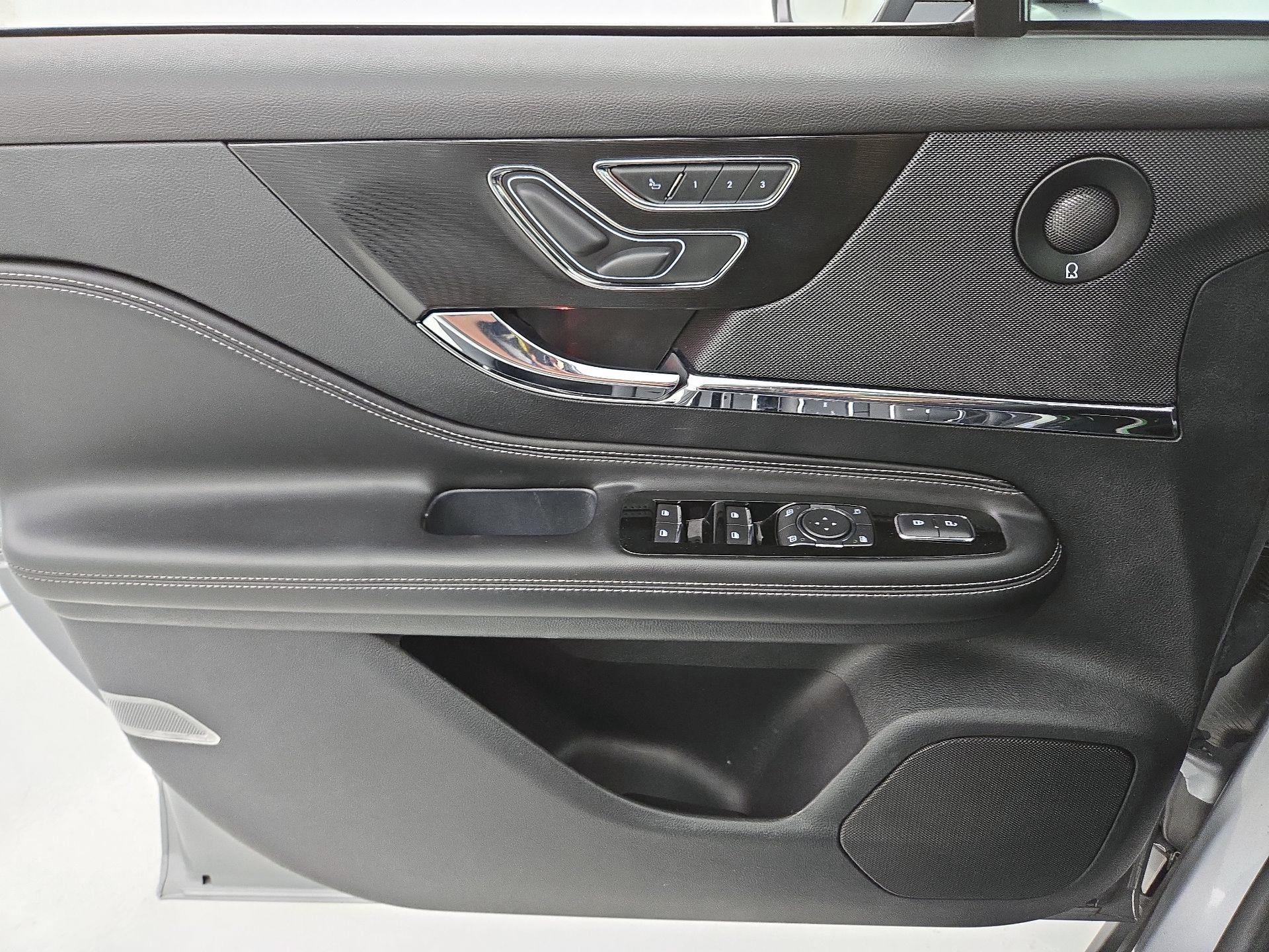 Thumbnail: 2021 Lincoln Corsair - 12