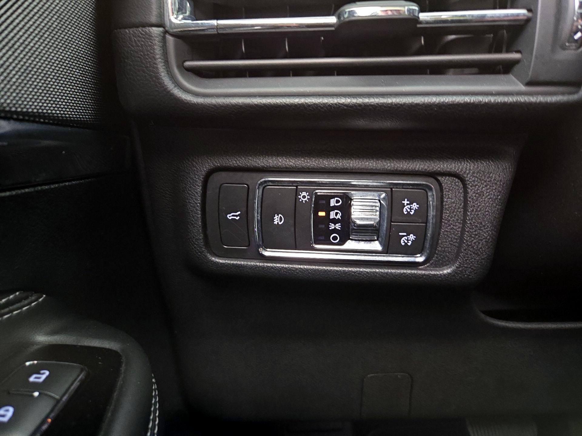 Thumbnail: 2021 Lincoln Corsair - 13