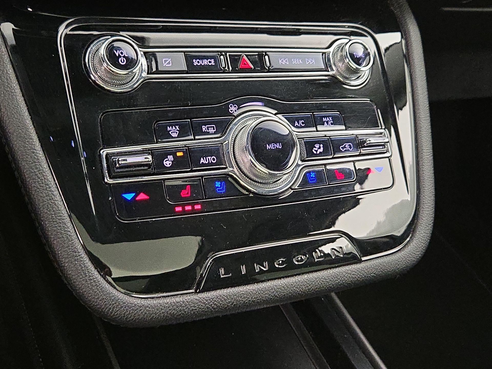 Thumbnail: 2021 Lincoln Corsair - 17