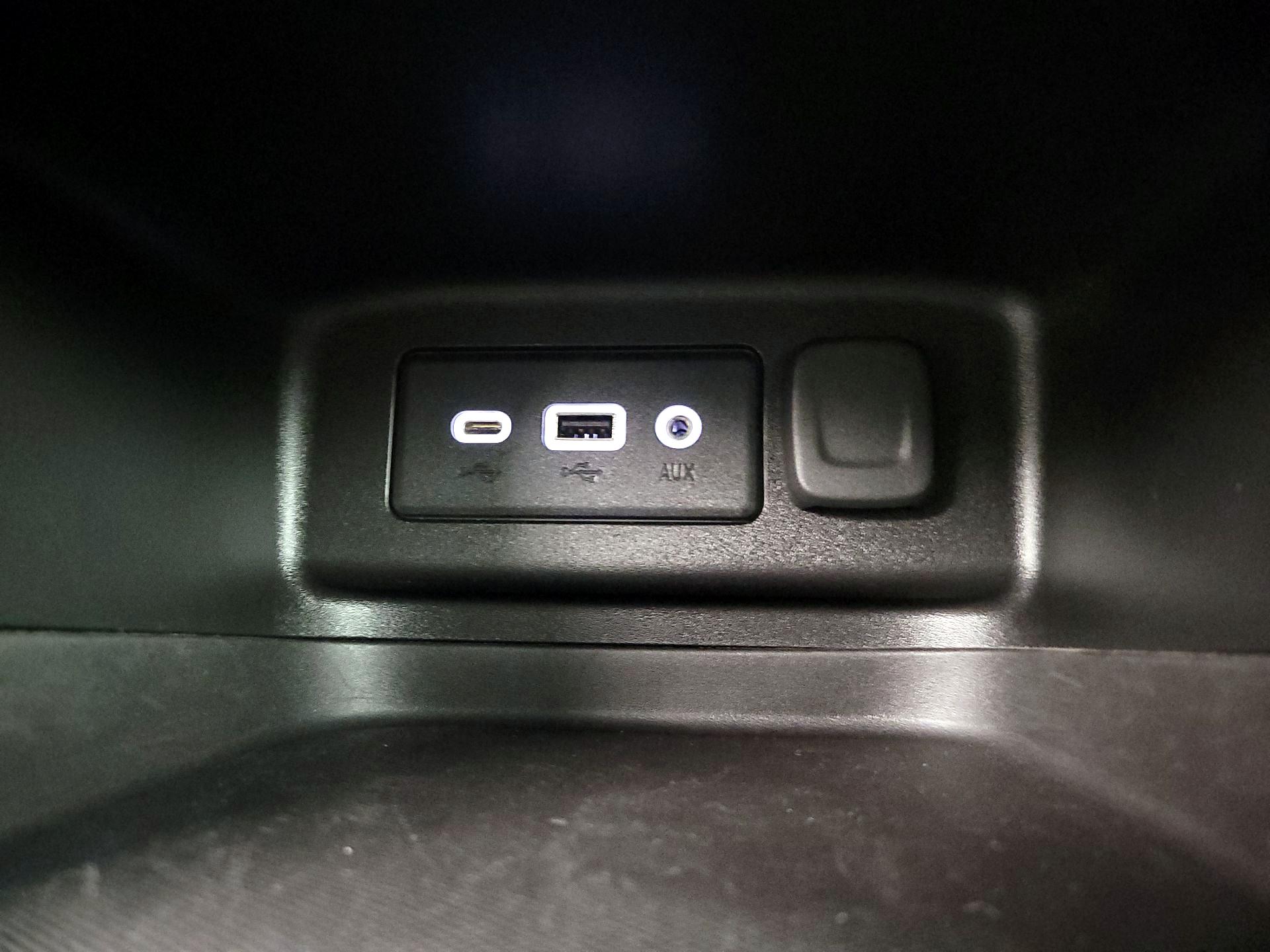 Thumbnail: 2020 Chevrolet Equinox - 18