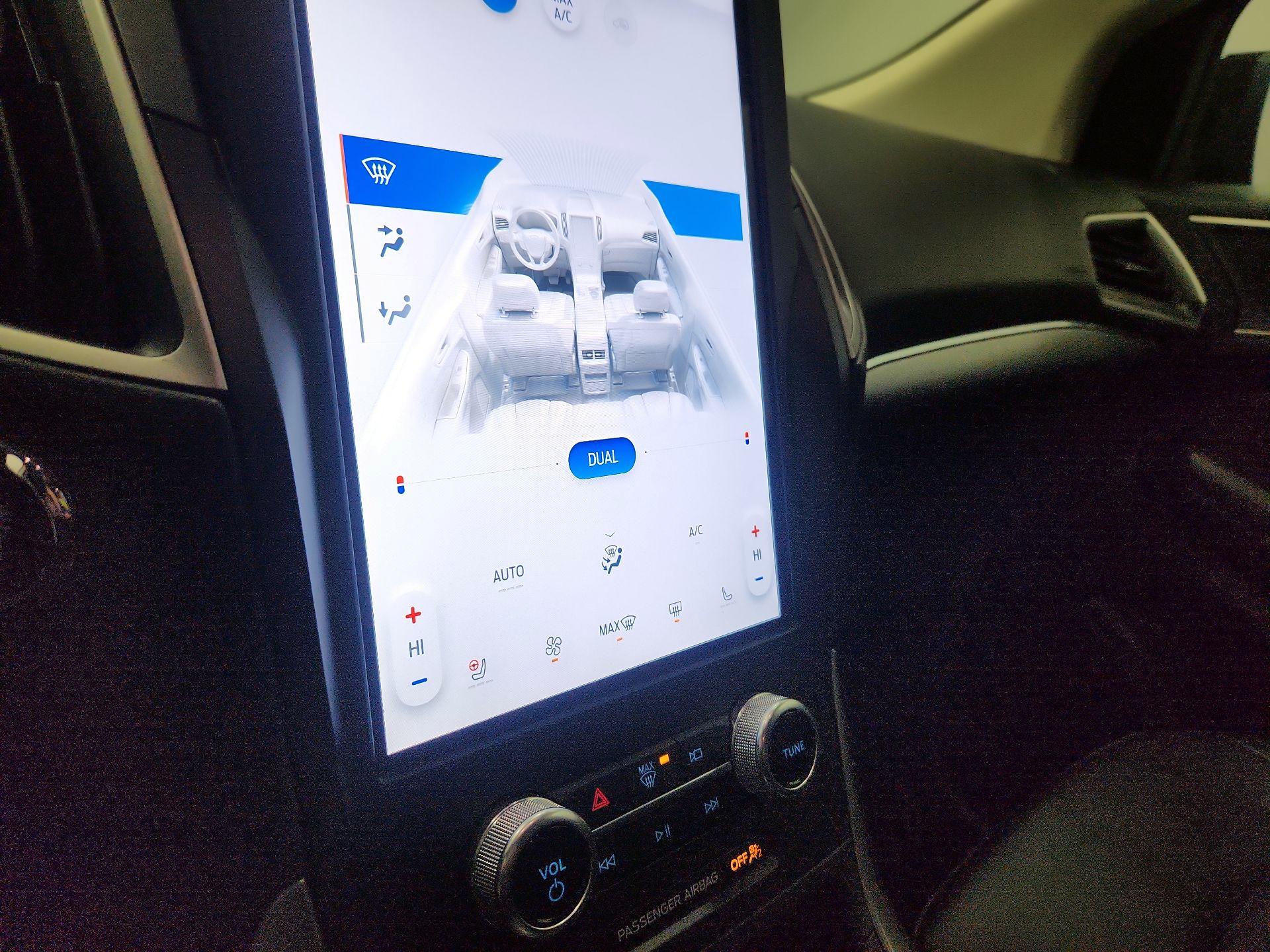 Thumbnail: 2022 Ford Edge - 16