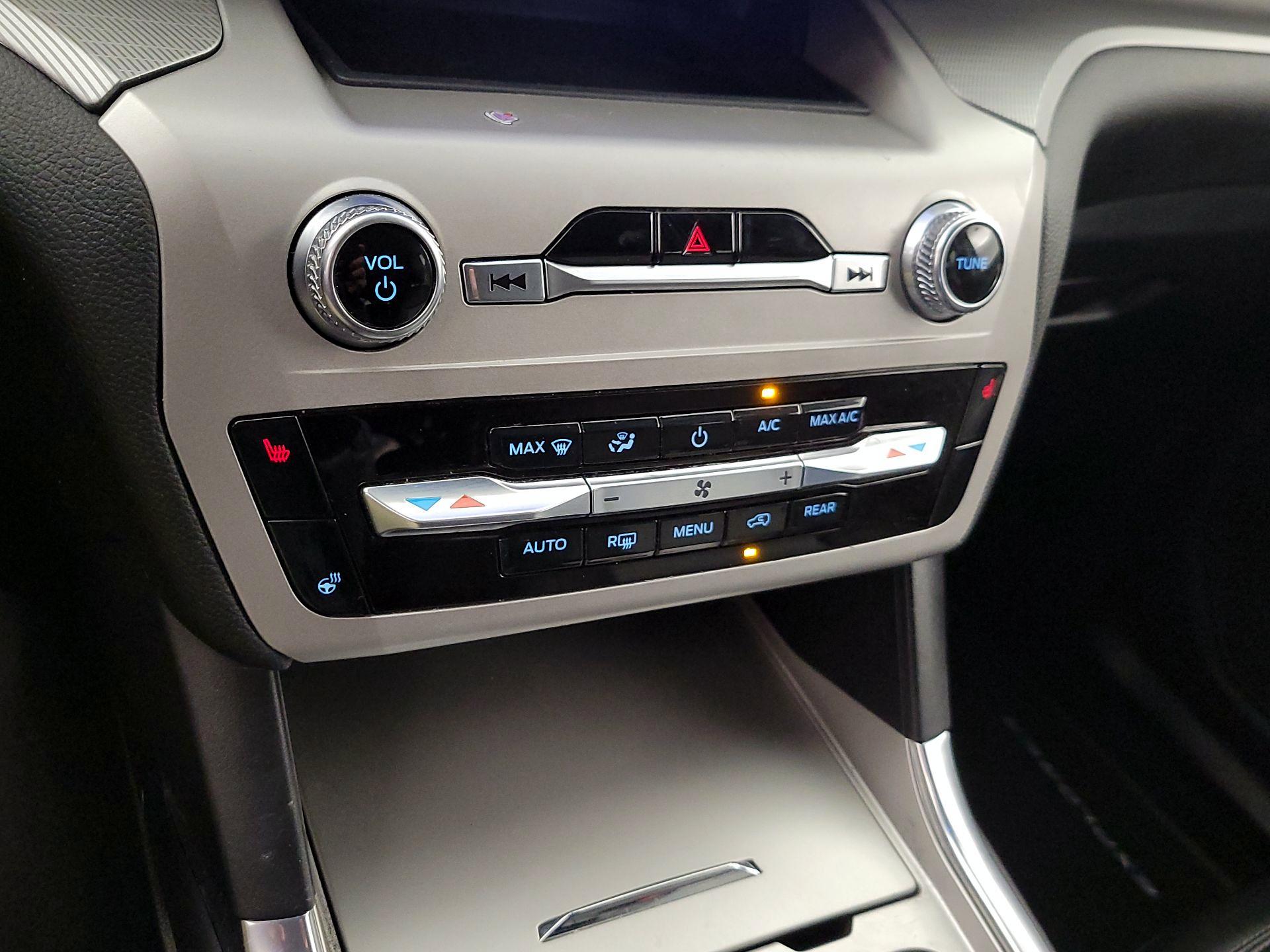 Thumbnail: 2022 Ford Explorer - 17