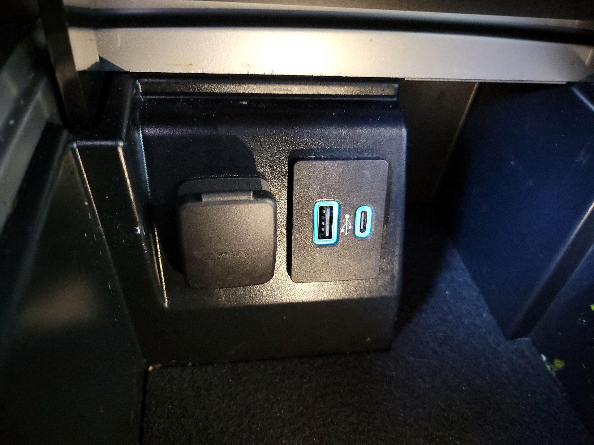 Thumbnail: 2022 Ford Explorer - 19