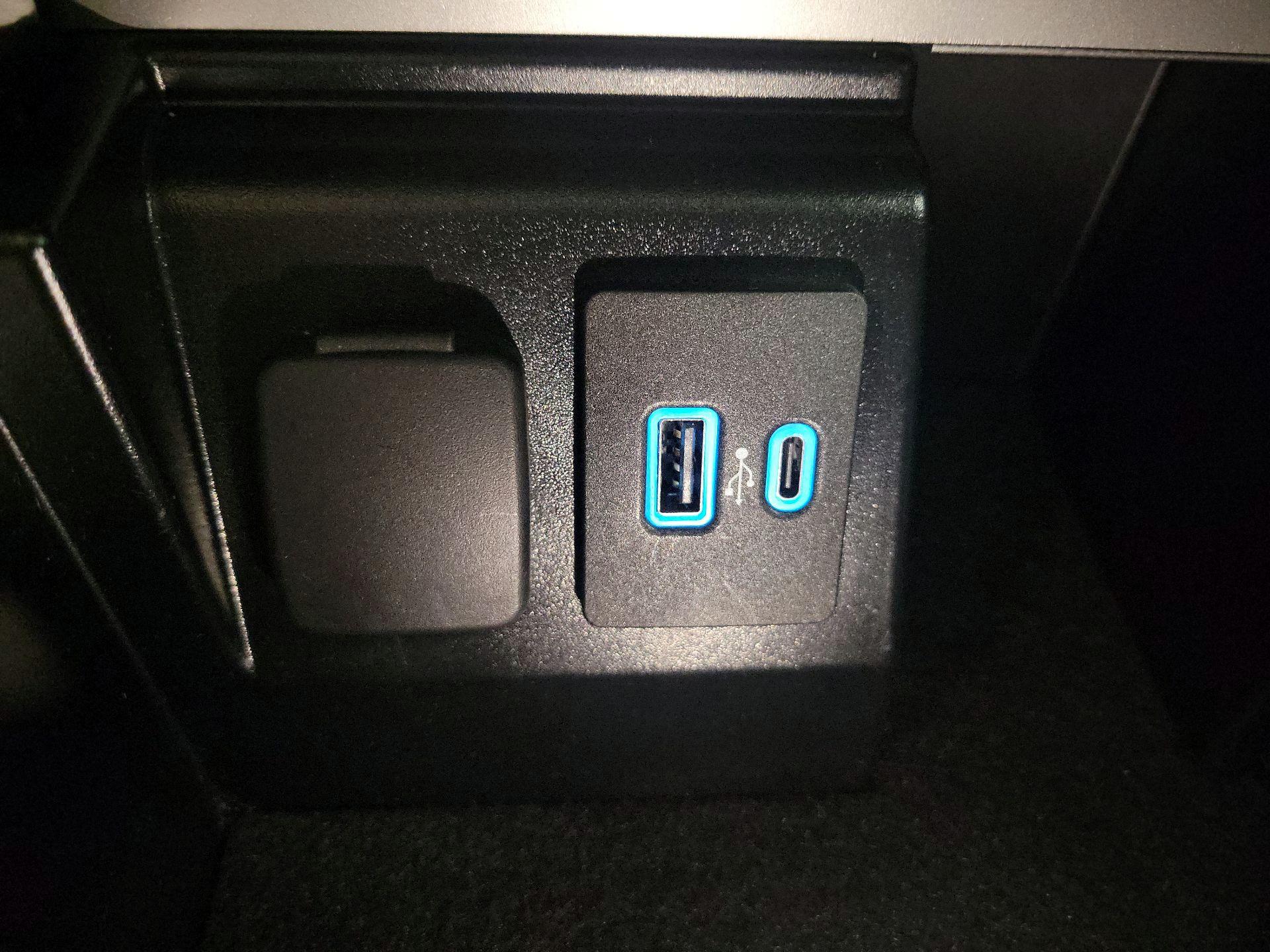 Thumbnail: 2022 Ford Explorer - 19