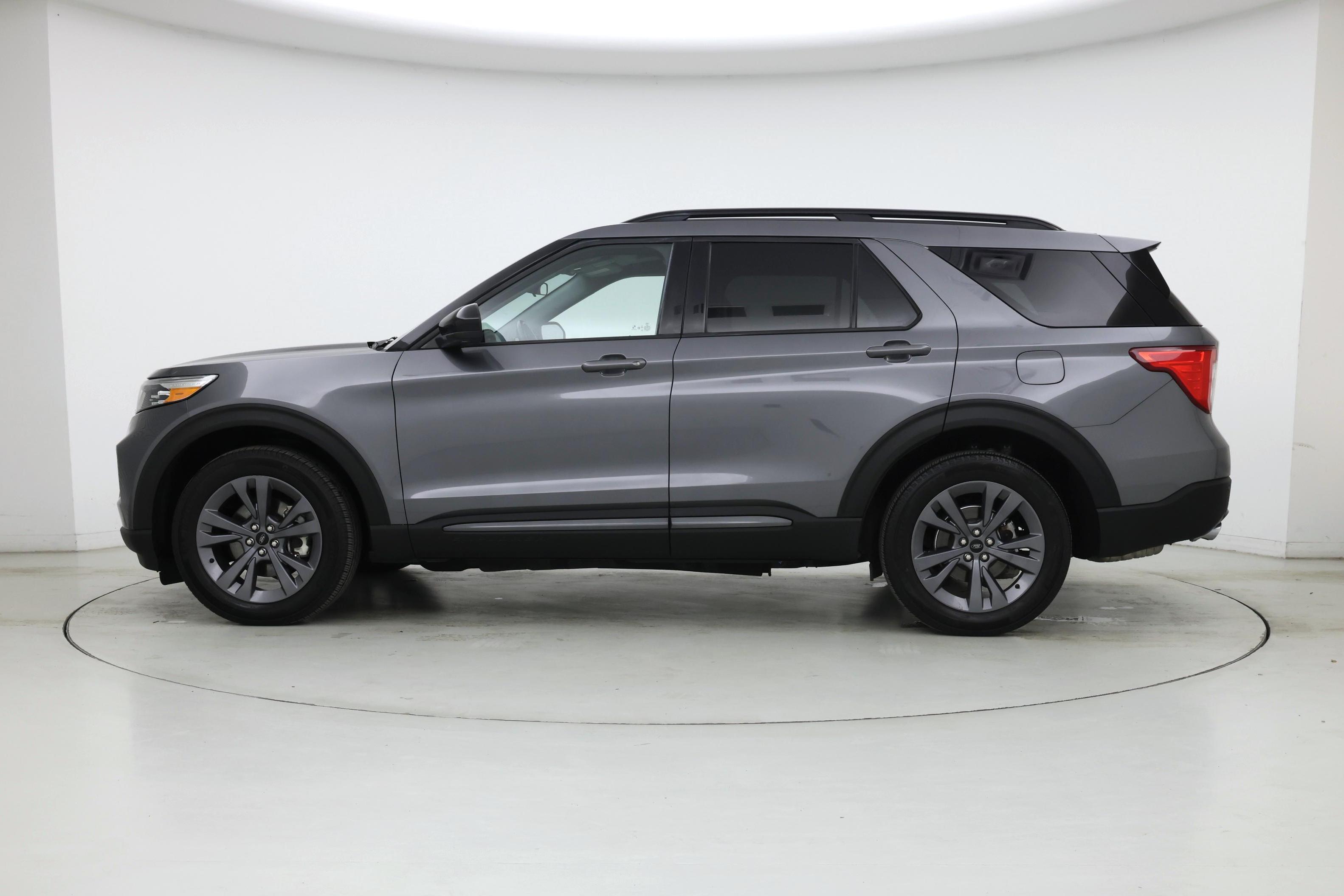 Thumbnail: 2022 Ford Explorer - 3
