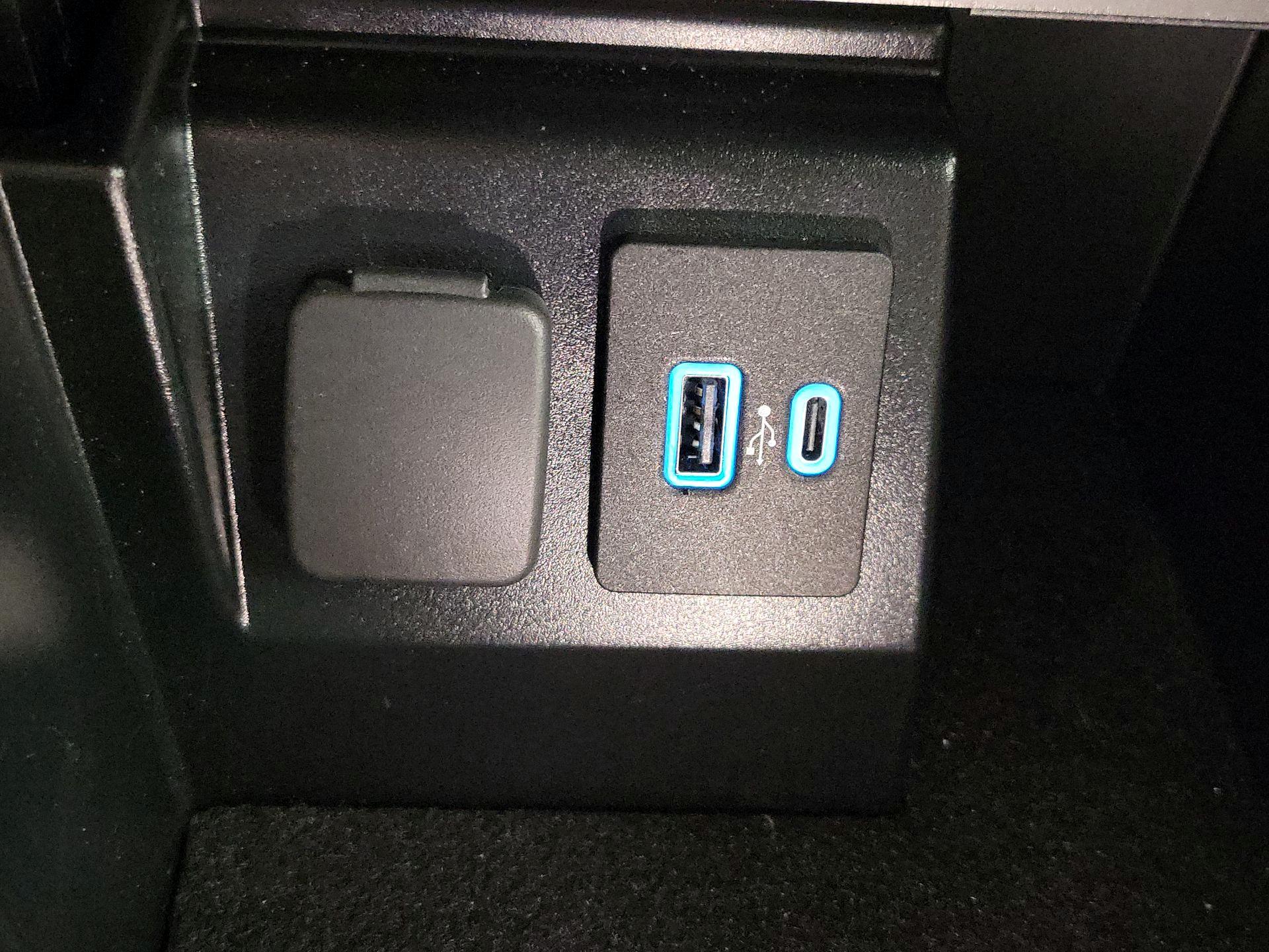 Thumbnail: 2022 Ford Explorer - 18