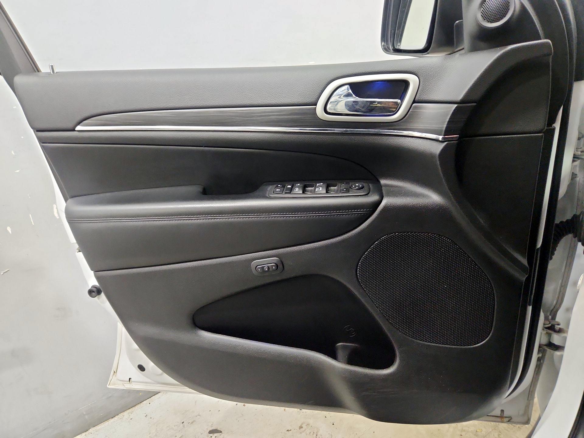 Thumbnail: 2022 Jeep Grand Cherokee - 12