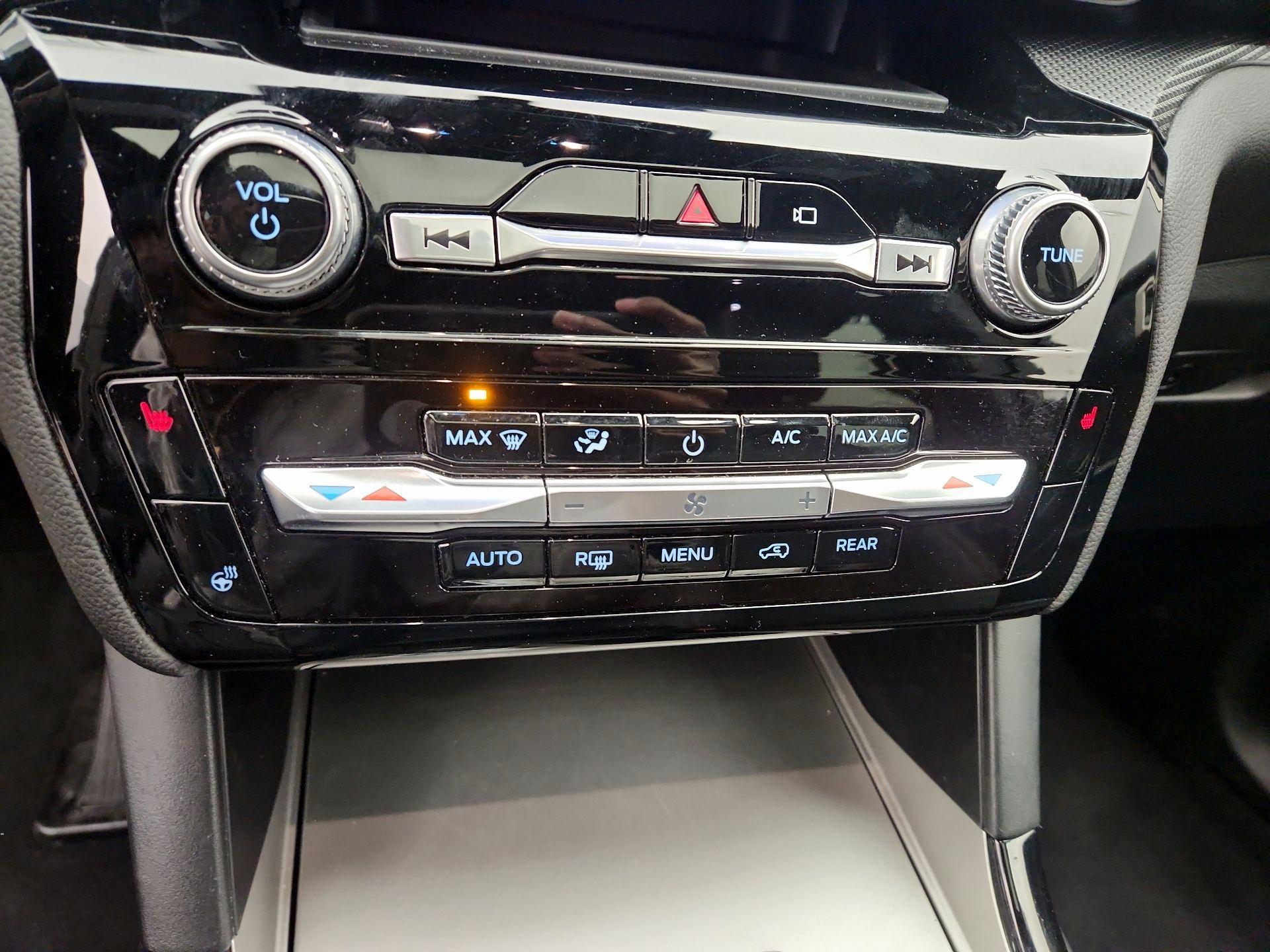 Thumbnail: 2022 Ford Explorer - 17