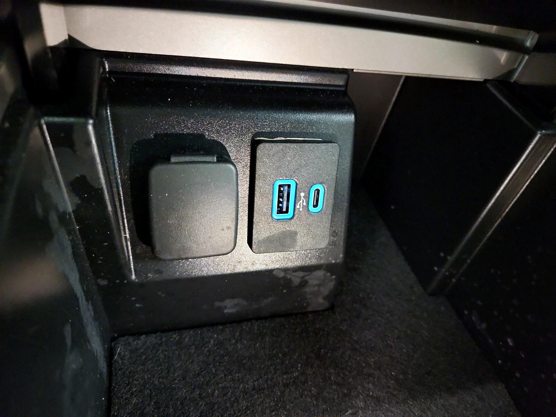 Thumbnail: 2022 Ford Explorer - 19