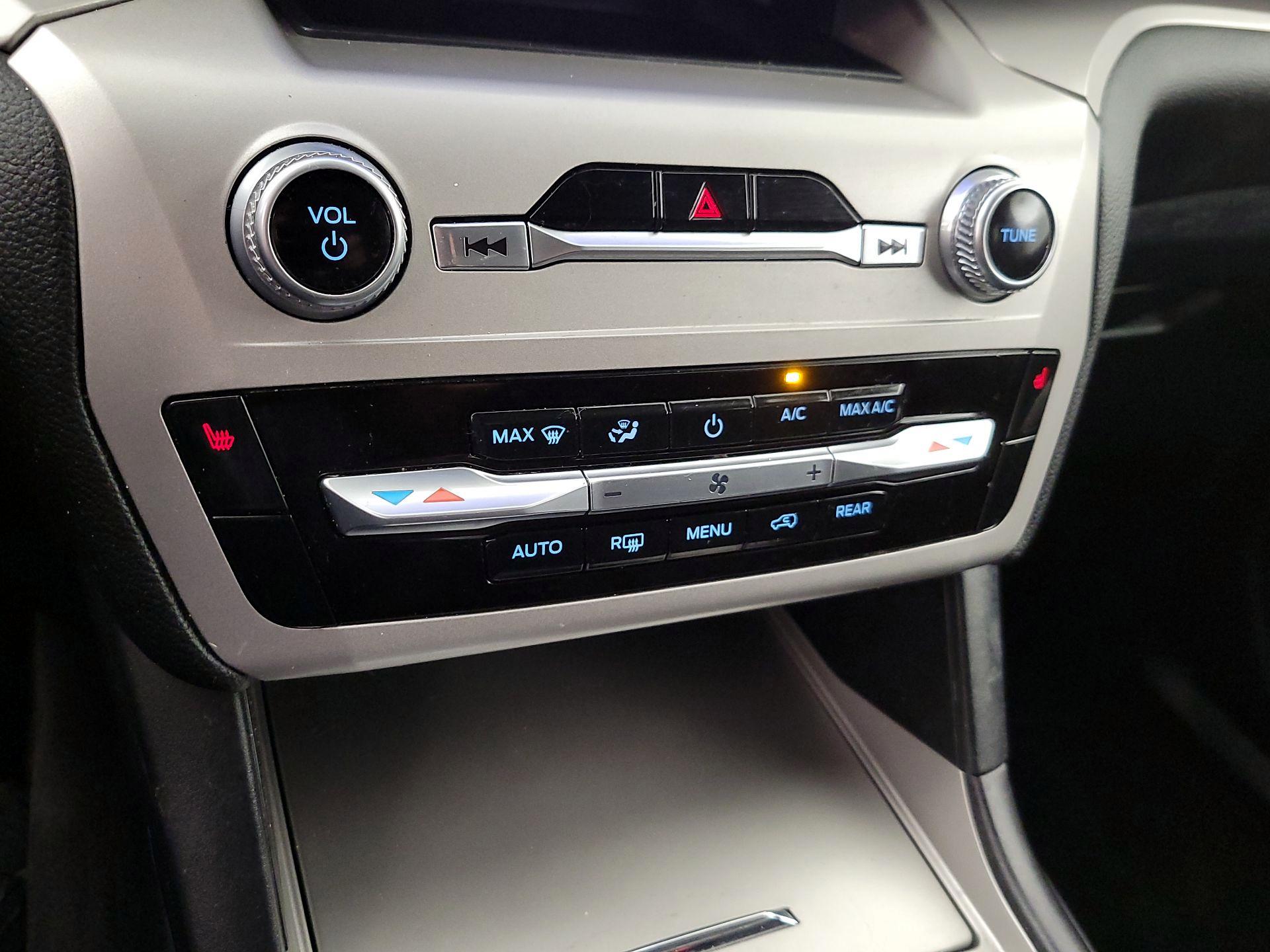 Thumbnail: 2022 Ford Explorer - 16