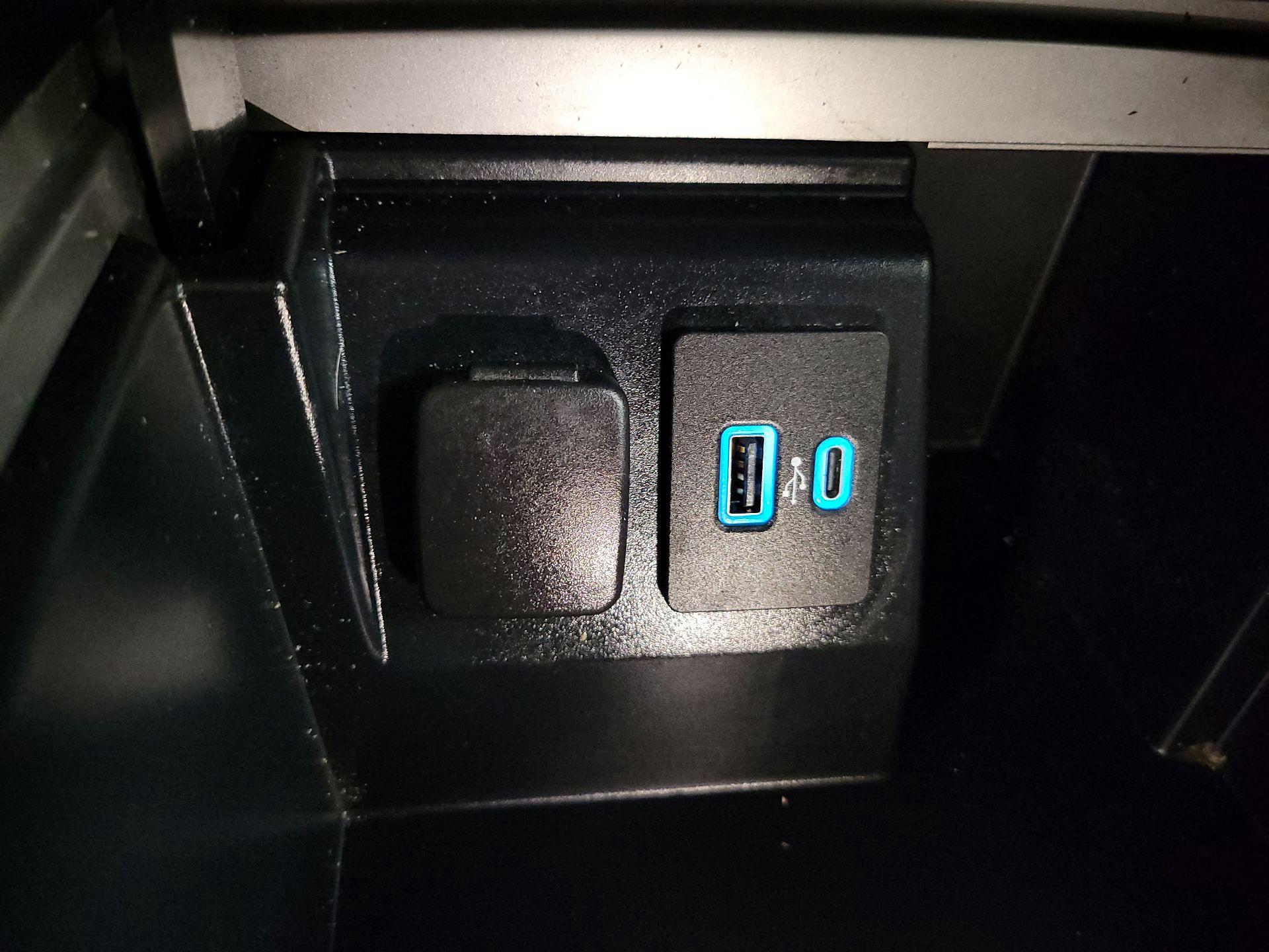 Thumbnail: 2022 Ford Explorer - 18