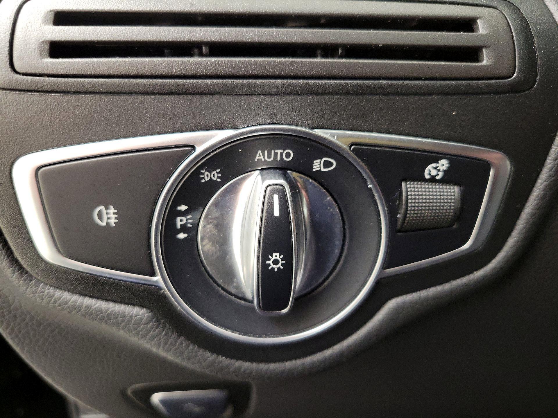 Thumbnail: 2022 Mercedes-Benz GLC - 13