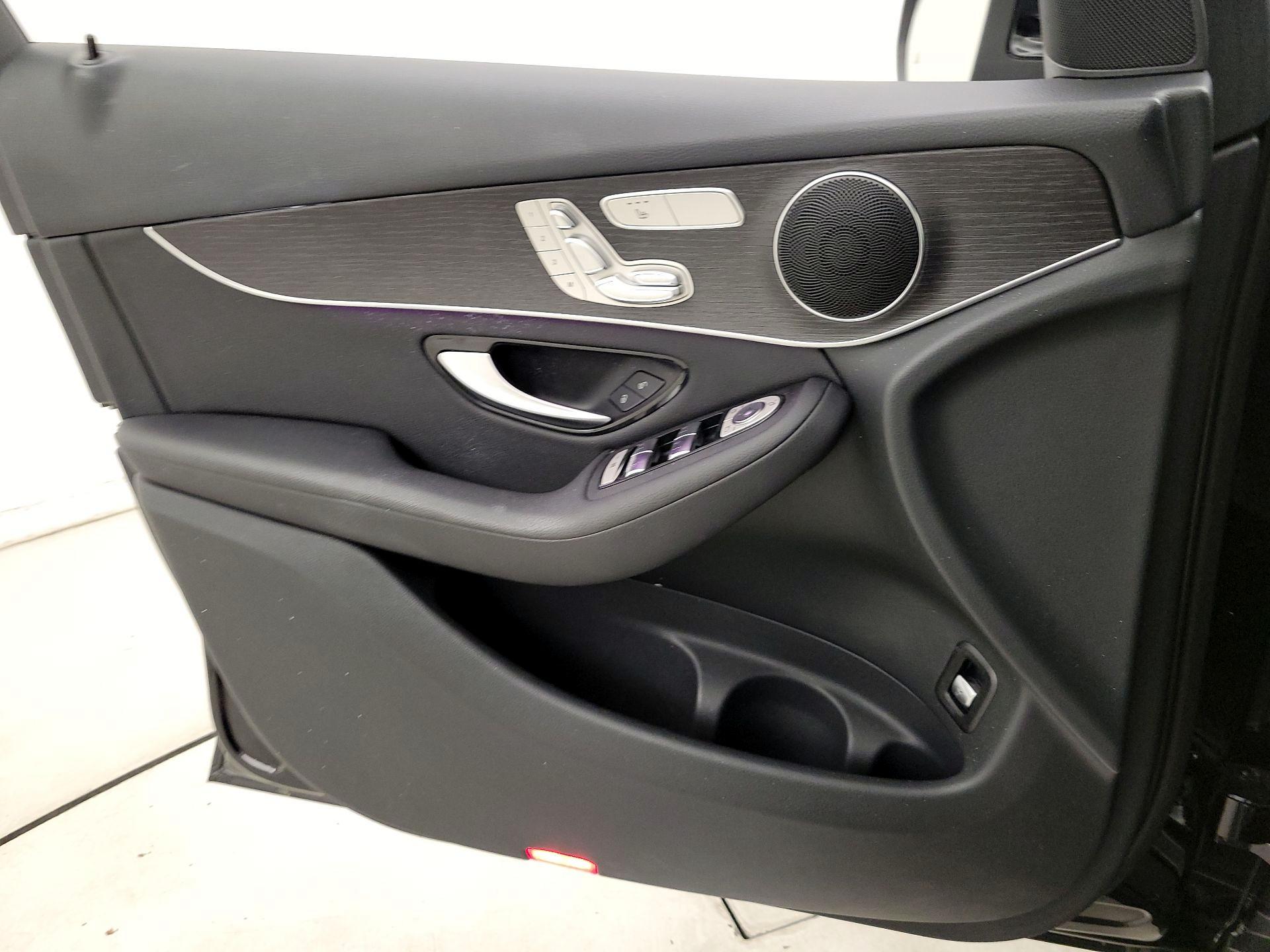 Thumbnail: 2022 Mercedes-Benz GLC - 12