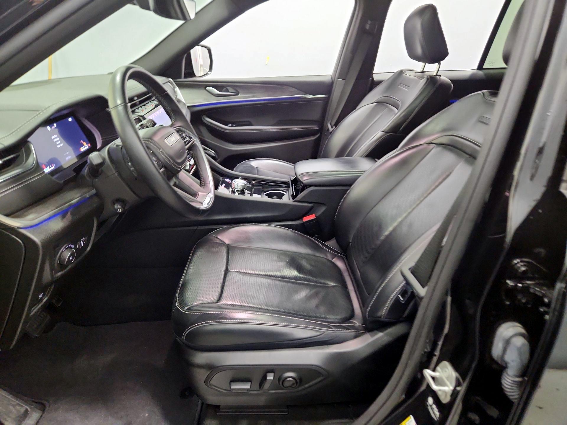 Thumbnail: 2022 Jeep Grand Cherokee - 11