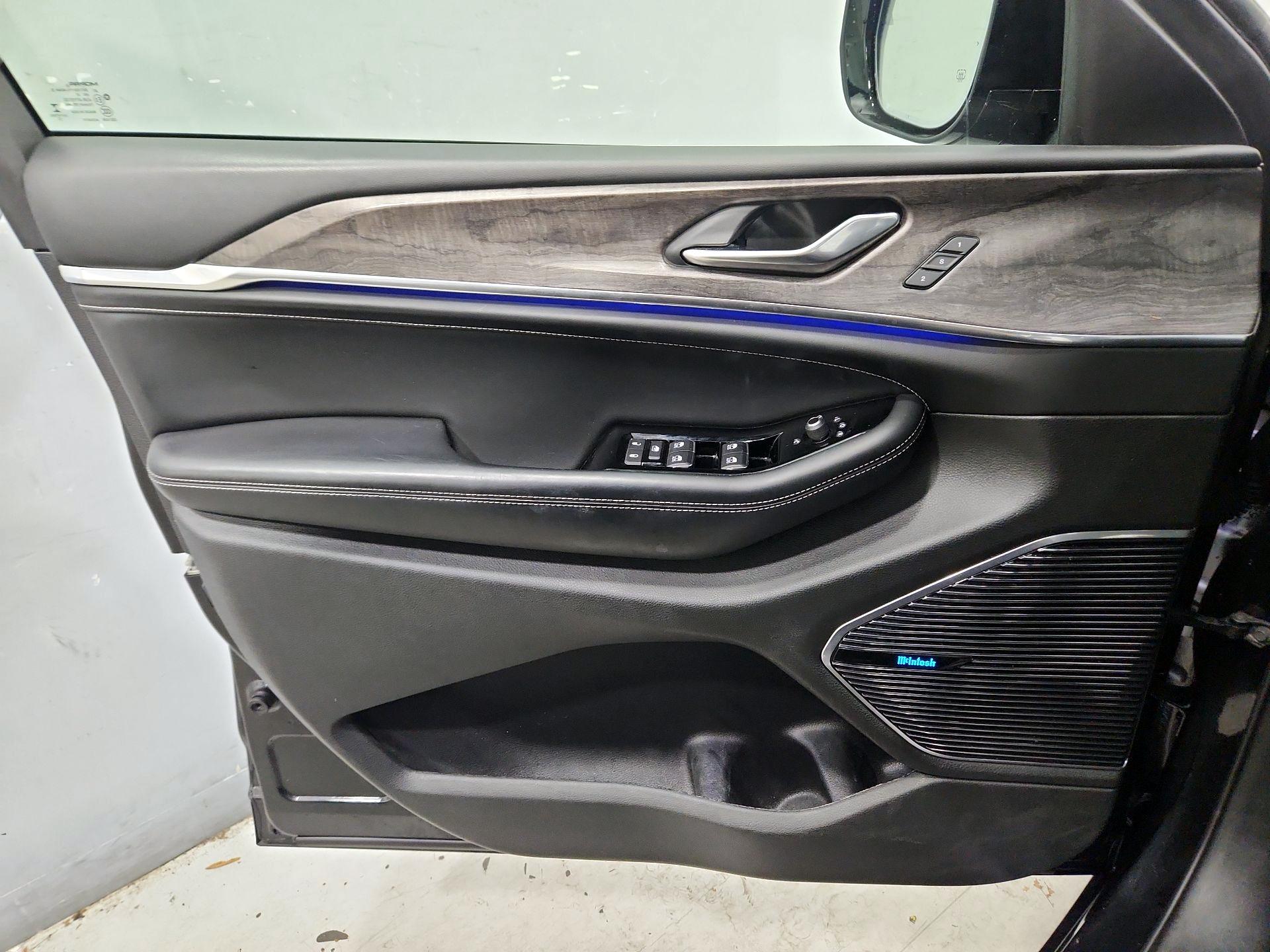 Thumbnail: 2022 Jeep Grand Cherokee - 12