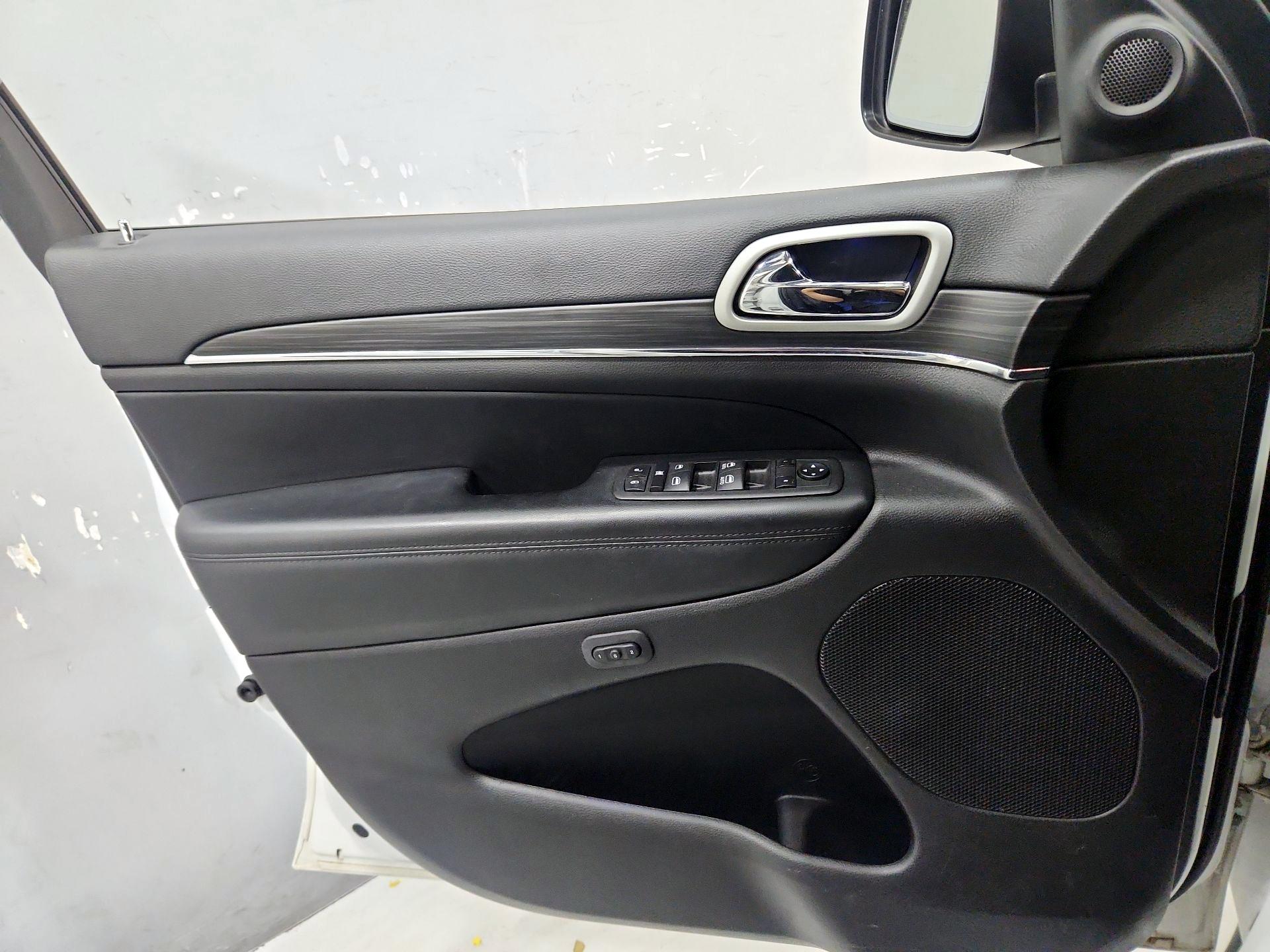 Thumbnail: 2022 Jeep Grand Cherokee - 12