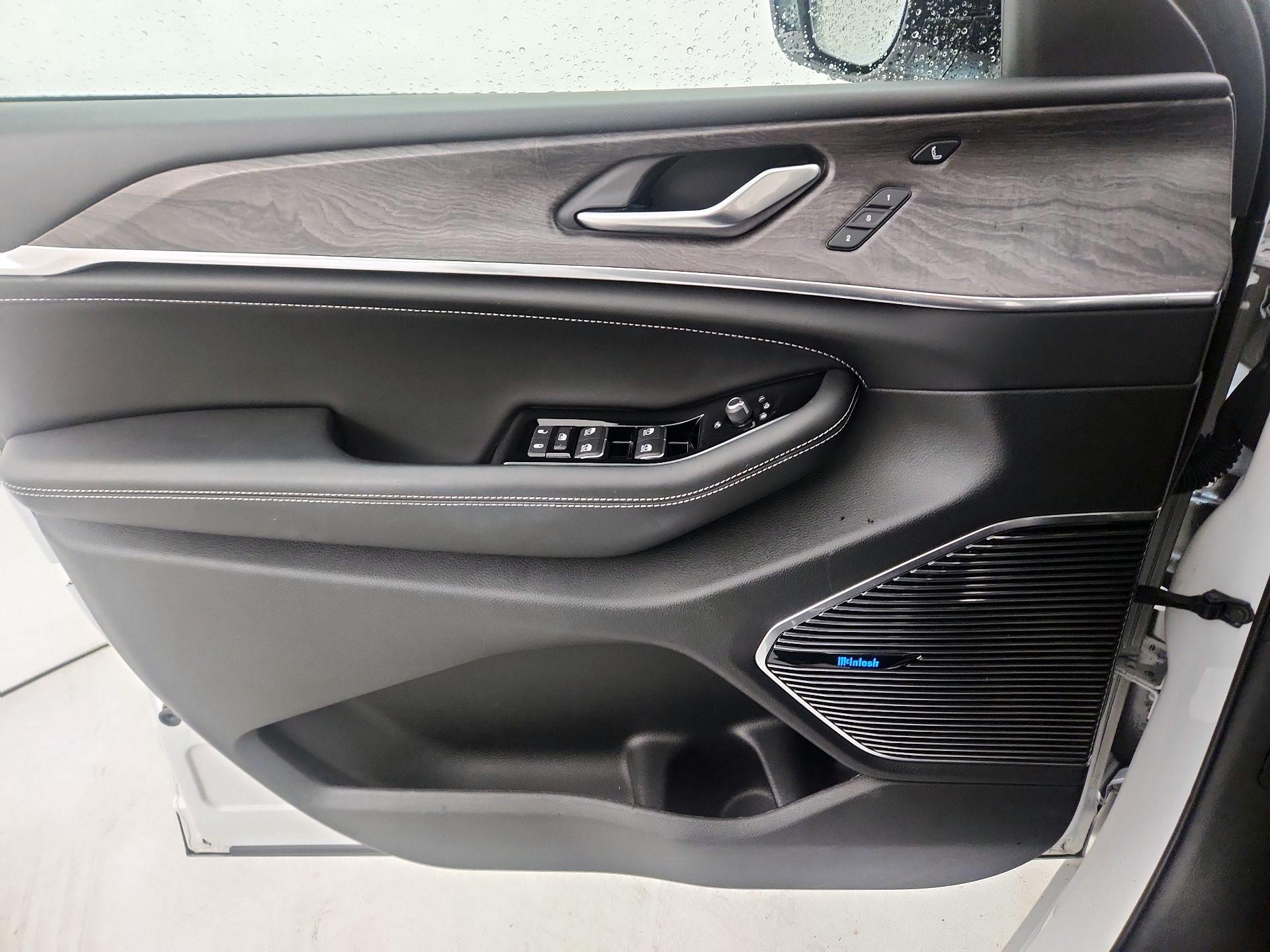 Thumbnail: 2022 Jeep Grand Cherokee - 12