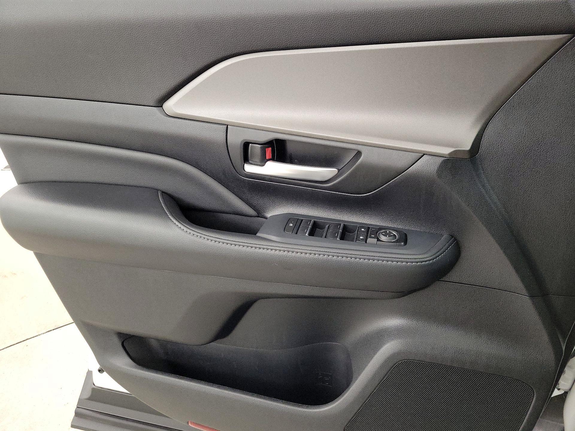 Thumbnail: 2025 Toyota Grand Highlander - 12