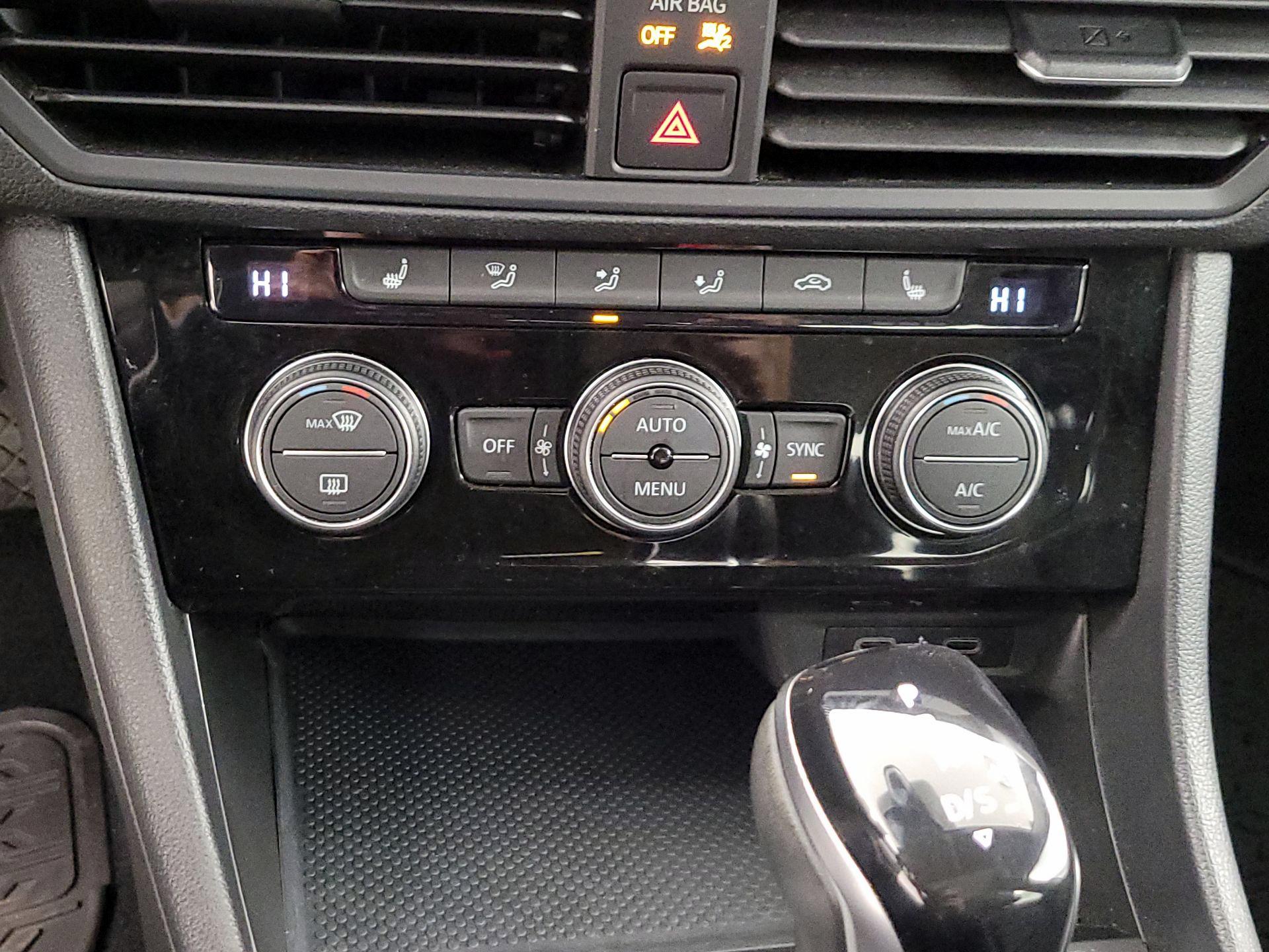 Thumbnail: 2022 Volkswagen Jetta - 16