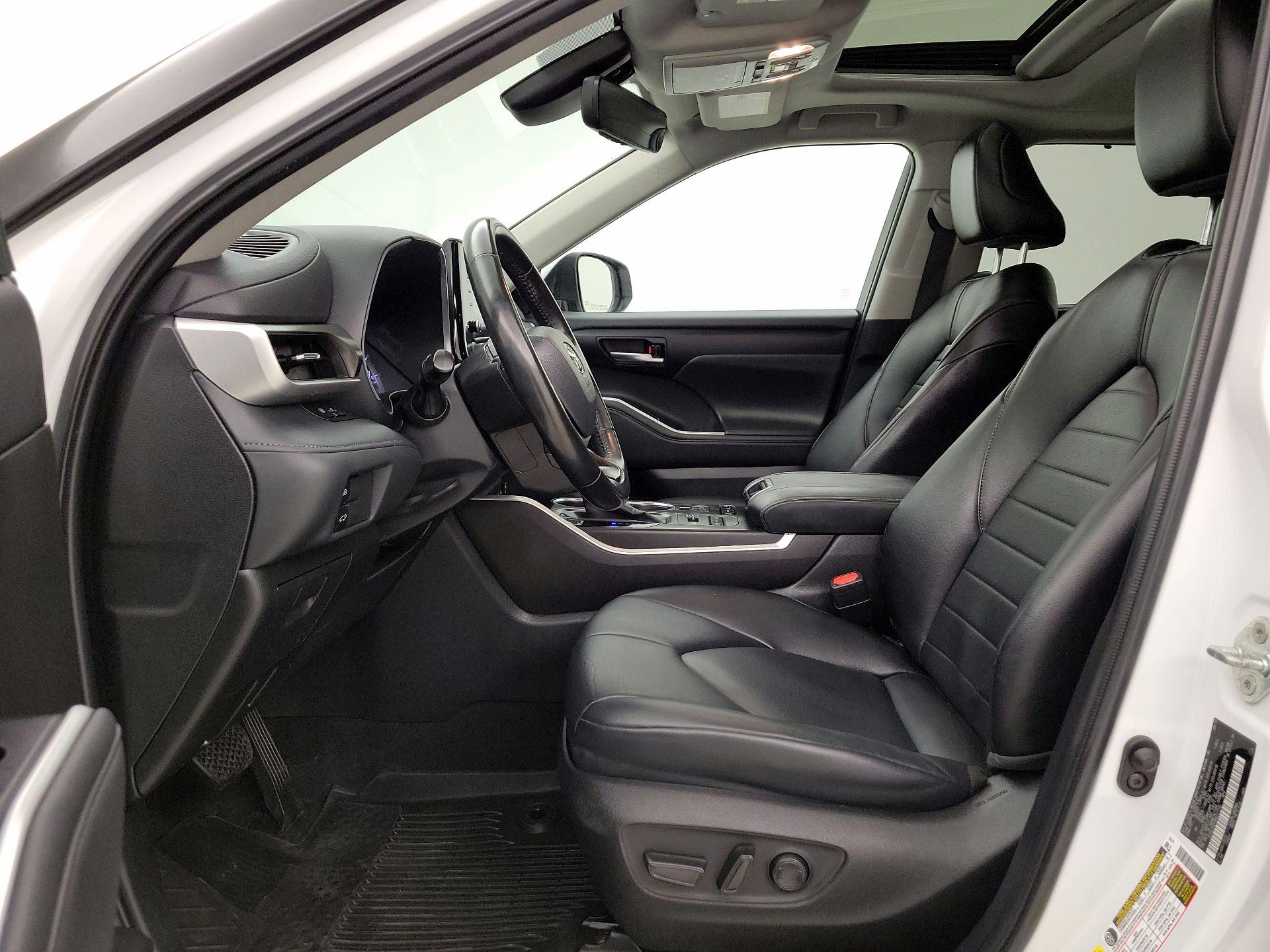 Thumbnail: 2022 Toyota Highlander - 11